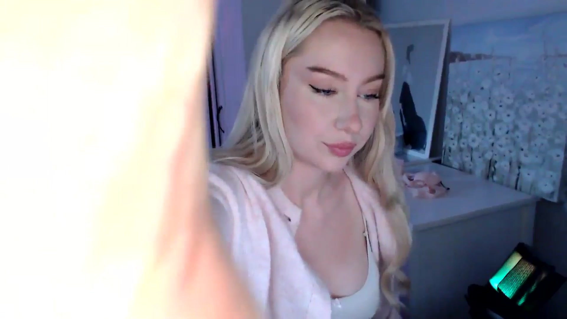 Gallery image thumbnail from British_Cutie's myfreecams stream on, 08/07/2025, 19:54 image 11 of 20