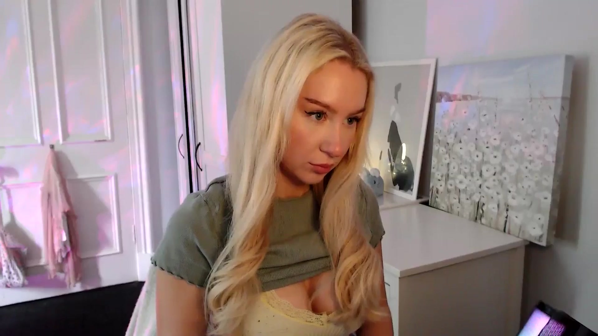 Gallery image thumbnail from British_Cutie's myfreecams stream on, 08/08/2025, 12:54 image 13 of 20