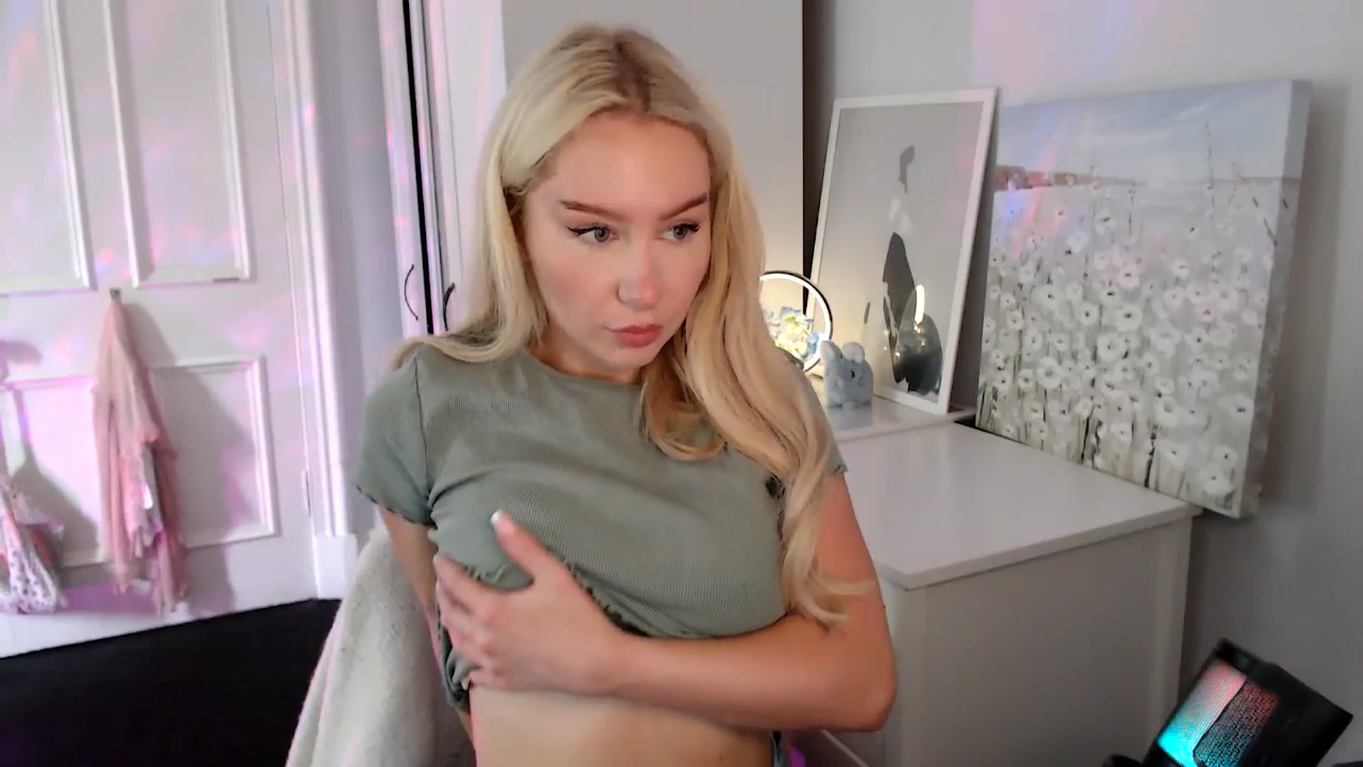 Gallery image thumbnail from British_Cutie's myfreecams stream on, 08/08/2025, 12:54 image 6 of 20