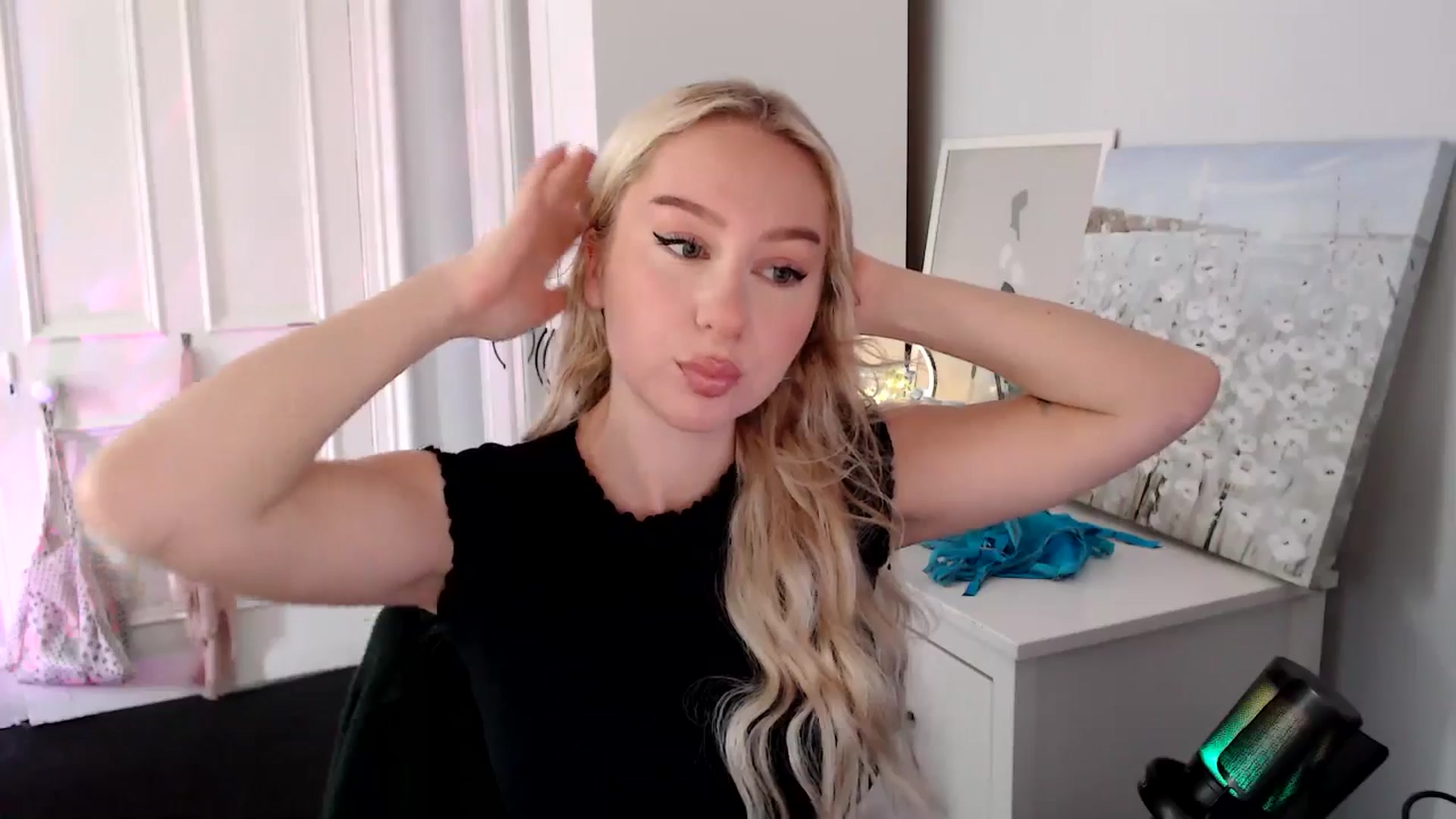 Gallery image thumbnail from British_Cutie's myfreecams stream on, 08/12/2025, 09:22 image 2 of 20