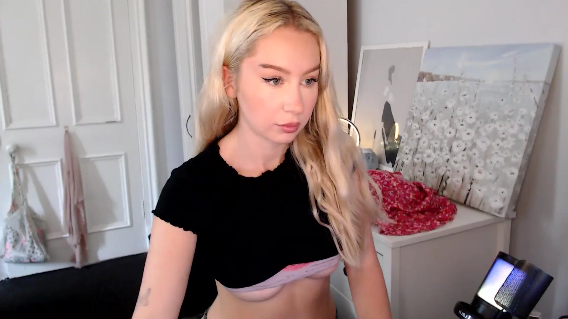 Gallery image thumbnail from British_Cutie's myfreecams stream on, 08/12/2025, 09:35 image 12 of 20