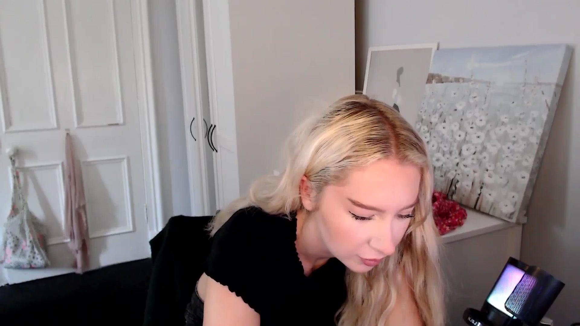 Gallery image thumbnail from British_Cutie's myfreecams stream on, 08/12/2025, 09:35 image 9 of 20
