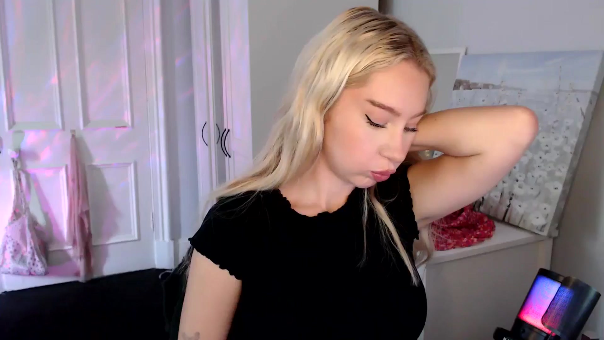 Gallery image thumbnail from British_Cutie's myfreecams stream on, 08/12/2025, 10:24 image 19 of 20