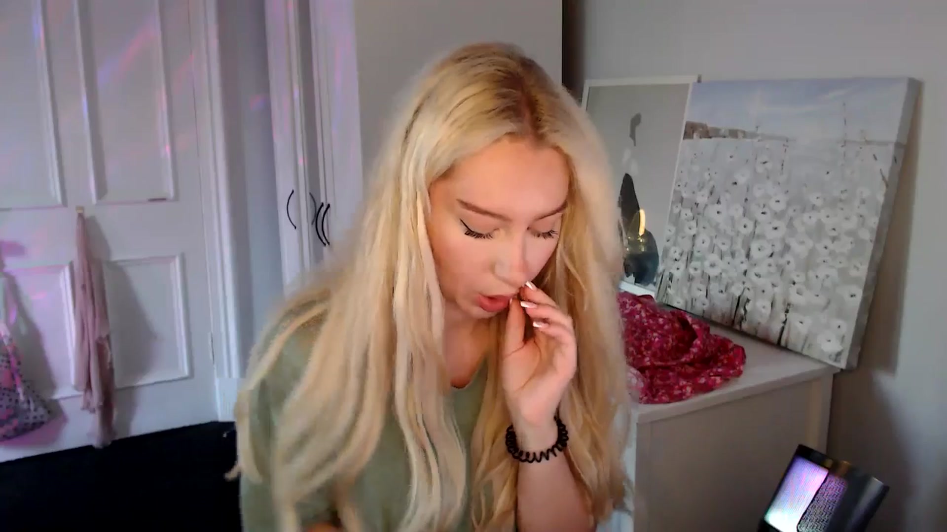 Gallery image thumbnail from British_Cutie's myfreecams stream on, 08/12/2025, 18:22 image 6 of 20