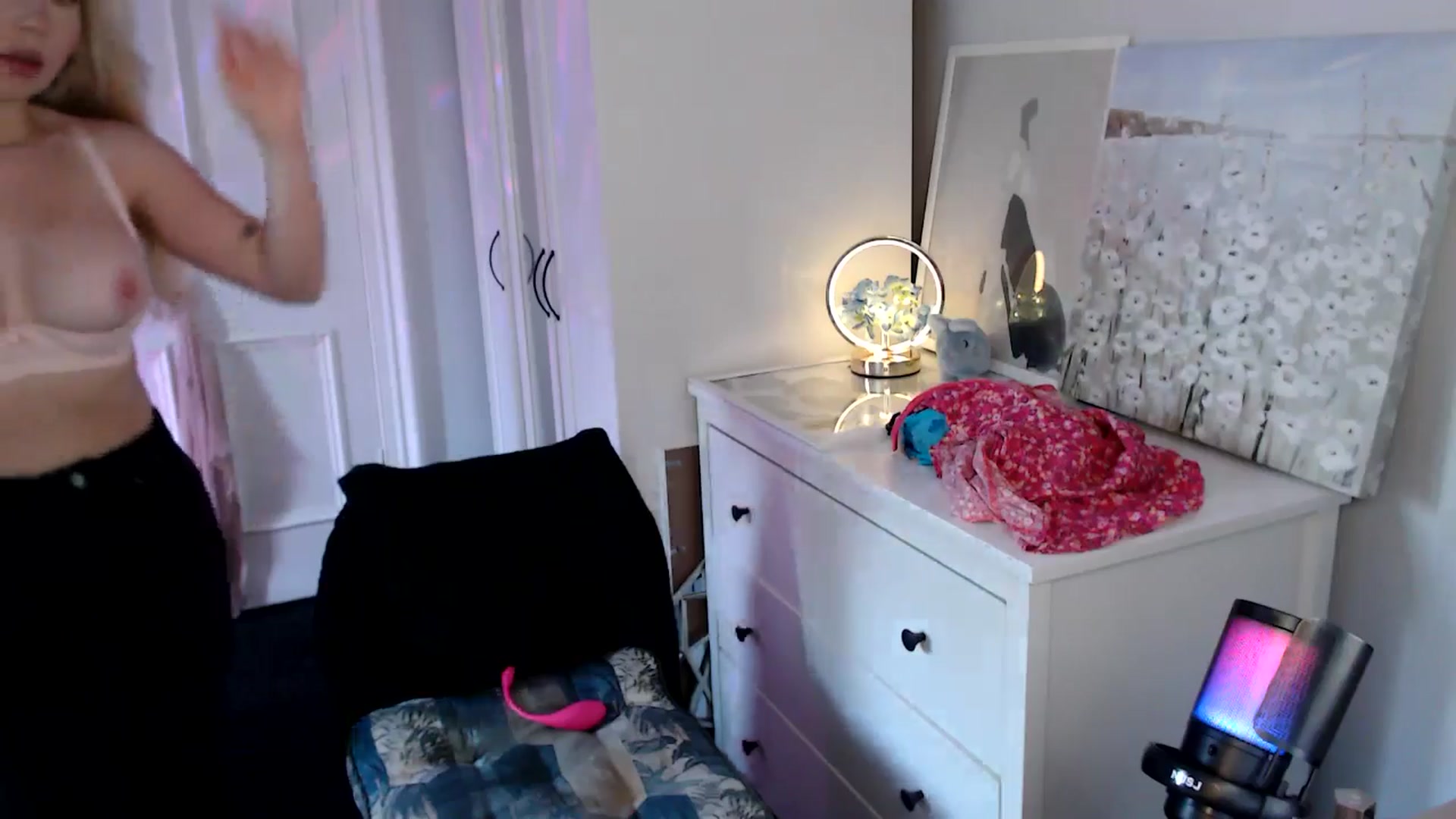 Gallery image thumbnail from British_Cutie's myfreecams stream on, 08/12/2025, 18:22 image 14 of 20