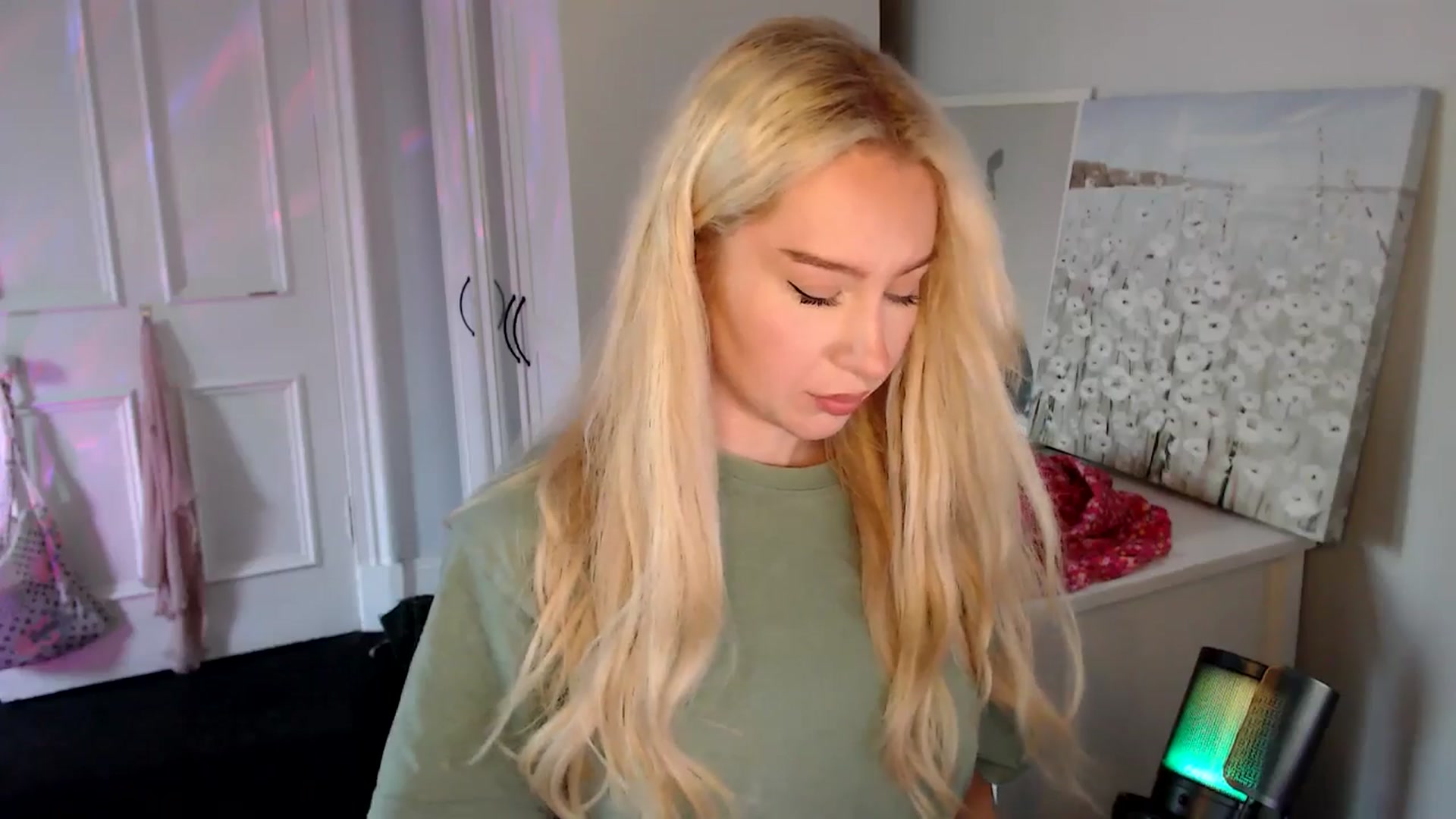 Gallery image thumbnail from British_Cutie's myfreecams stream on, 08/12/2025, 18:22 image 11 of 20