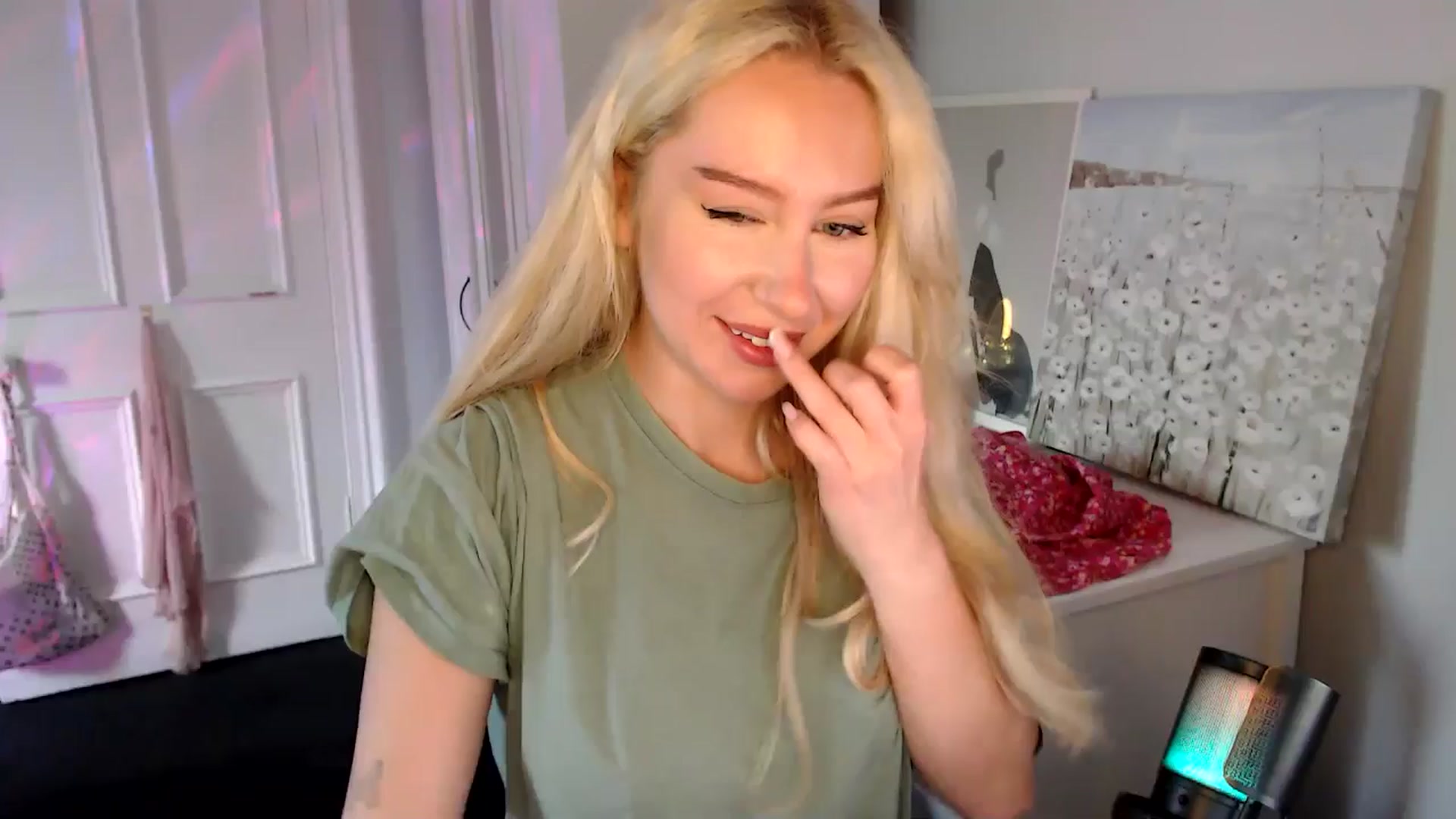 Gallery image thumbnail from British_Cutie's myfreecams stream on, 08/12/2025, 18:22 image 12 of 20