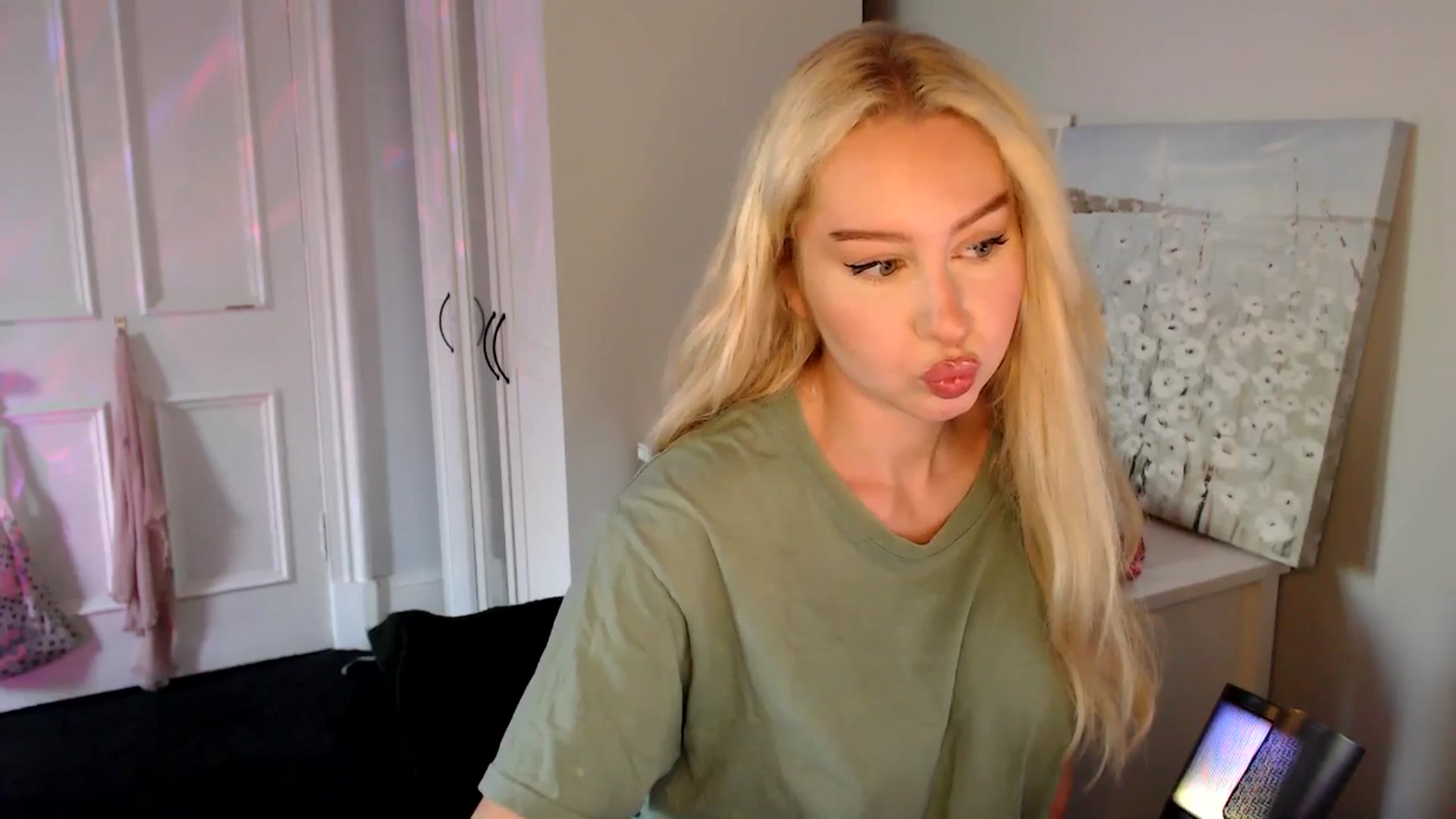 Gallery image thumbnail from British_Cutie's myfreecams stream on, 08/12/2025, 18:22 image 5 of 20