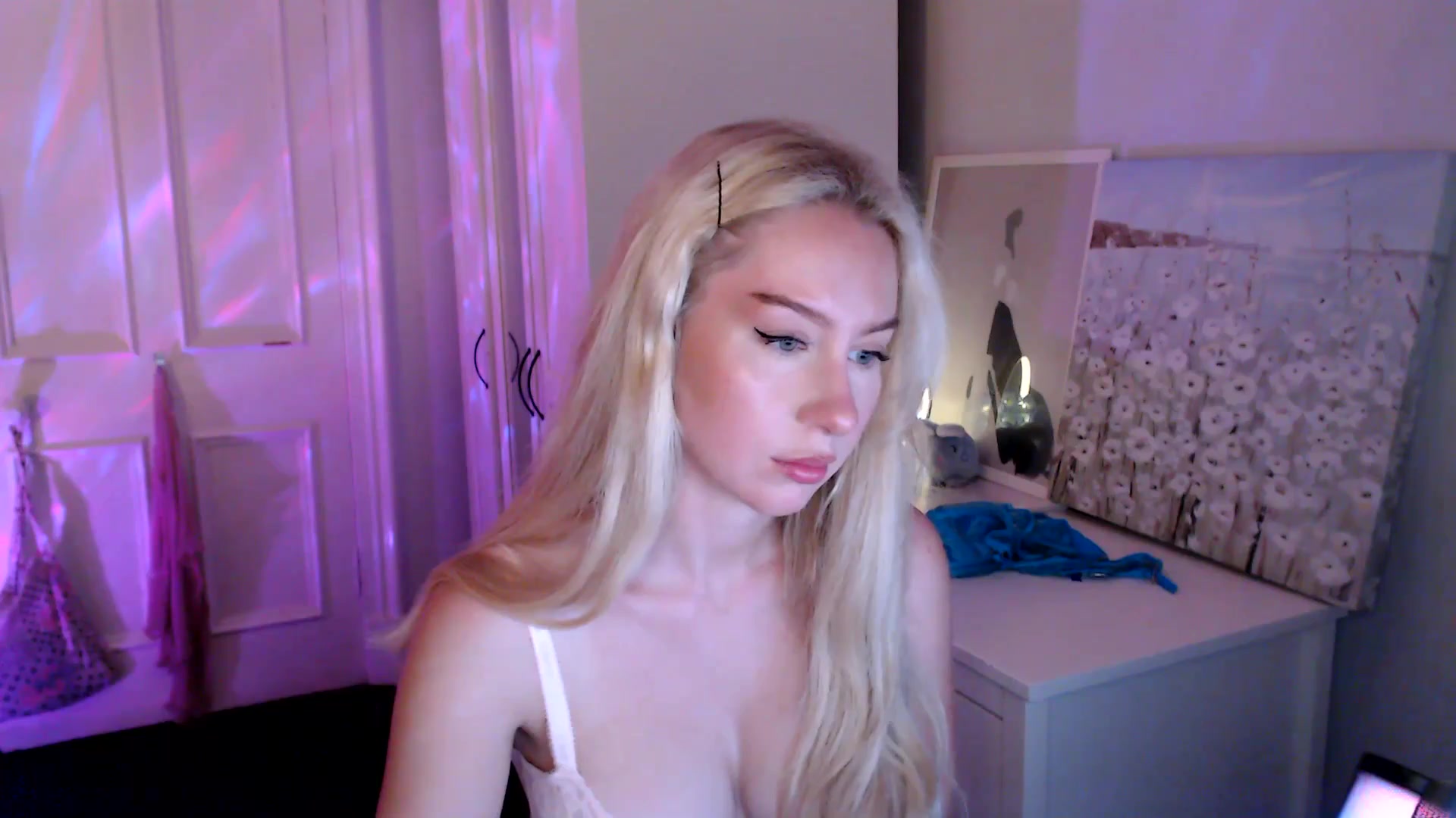 Gallery image thumbnail from British_Cutie's myfreecams stream on, 08/12/2025, 20:53 image 19 of 20