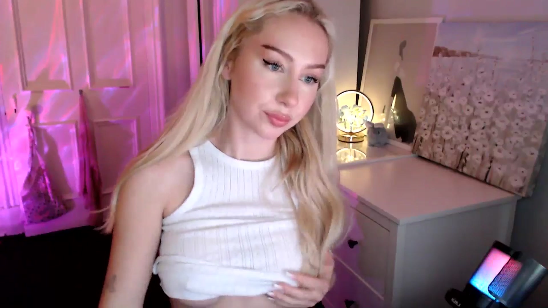 Gallery image thumbnail from British_Cutie's myfreecams stream on, 08/13/2025, 21:28 image 6 of 20