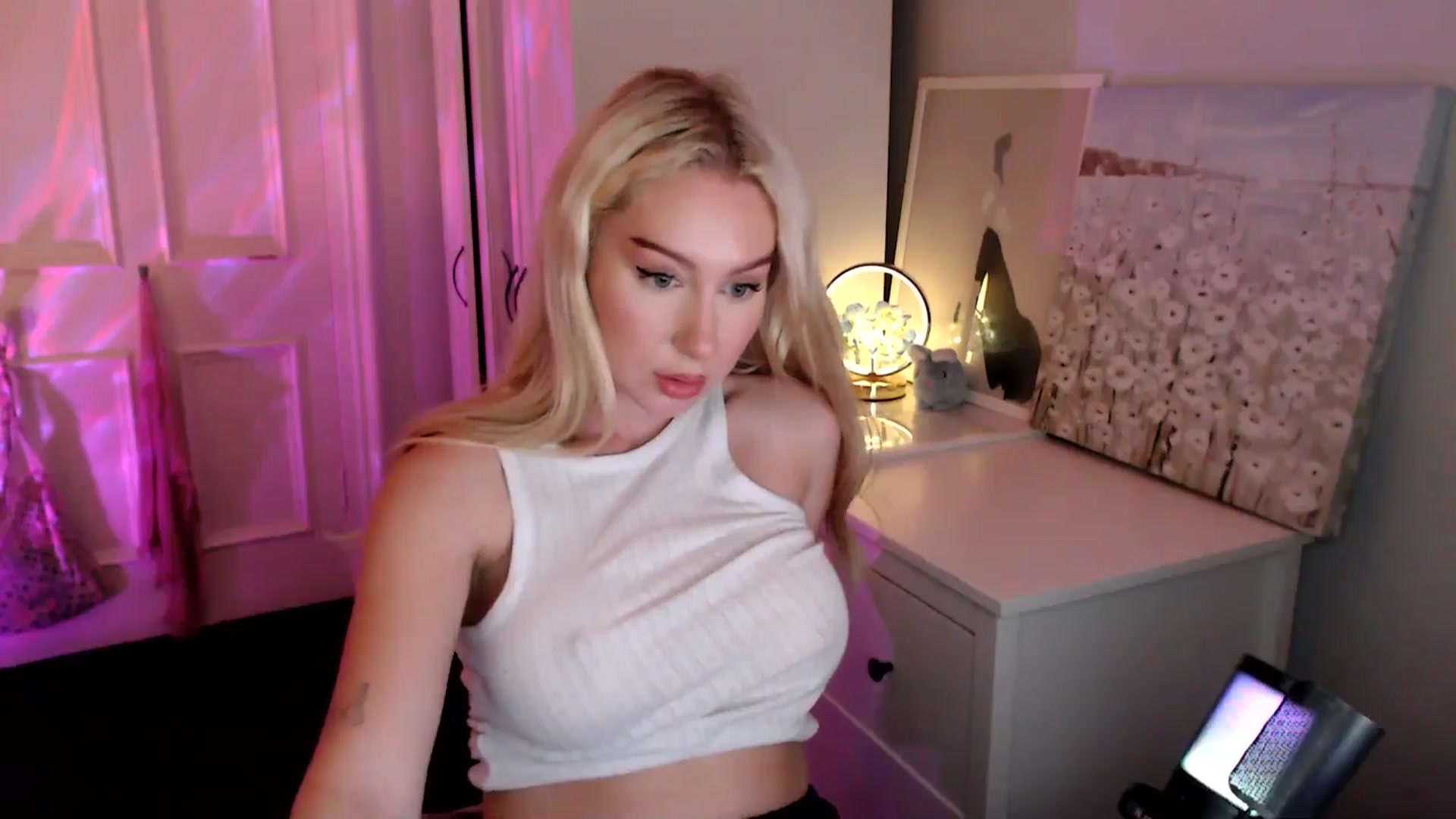 Gallery image thumbnail from British_Cutie's myfreecams stream on, 08/13/2025, 21:28 image 7 of 20