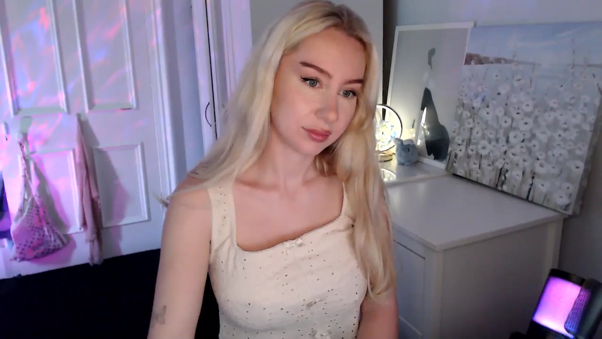 Gallery image thumbnail from British_Cutie's myfreecams stream on, 08/14/2025, 12:20 image 9 of 20