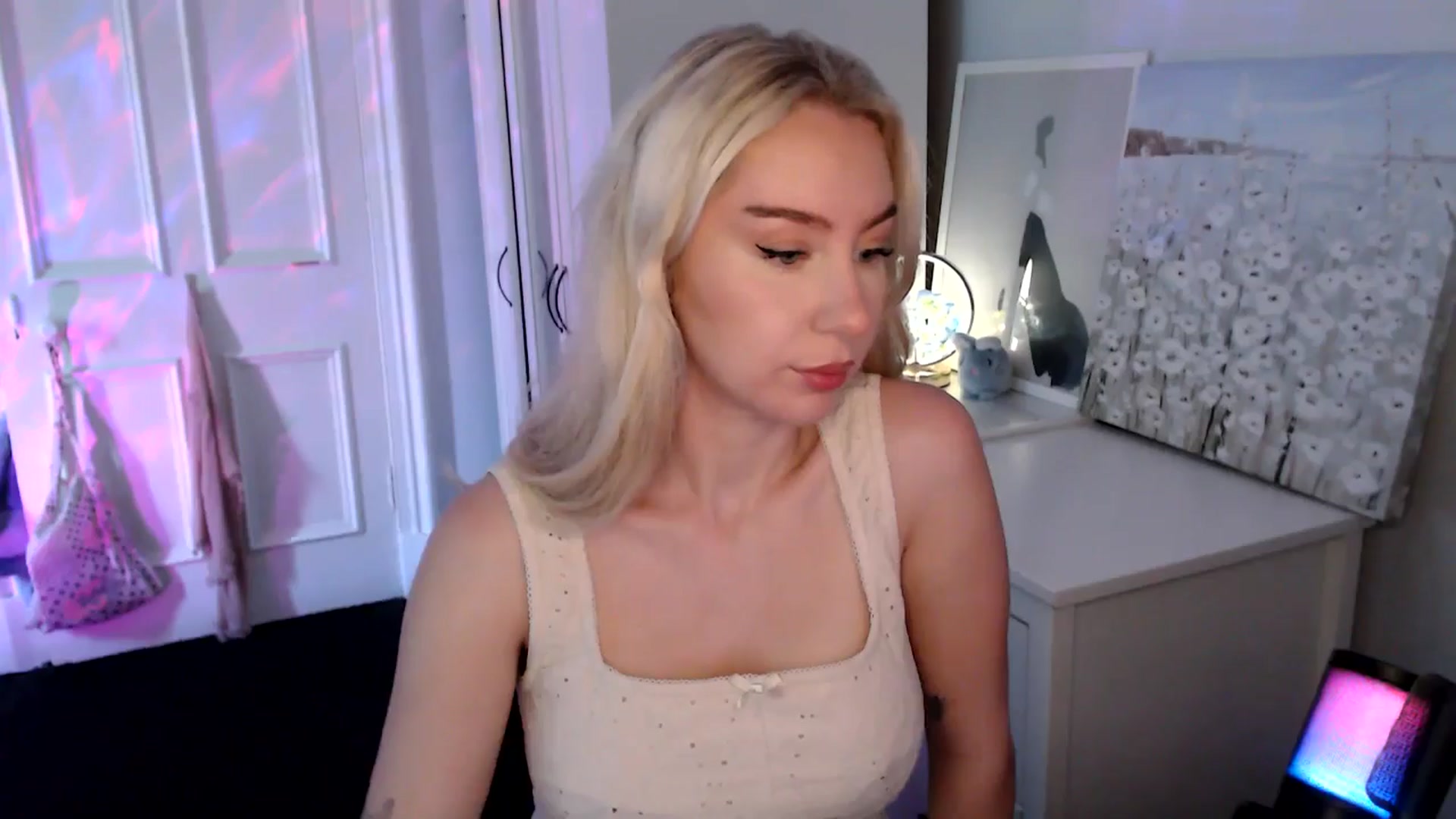 Gallery image thumbnail from British_Cutie's myfreecams stream on, 08/14/2025, 12:20 image 7 of 20