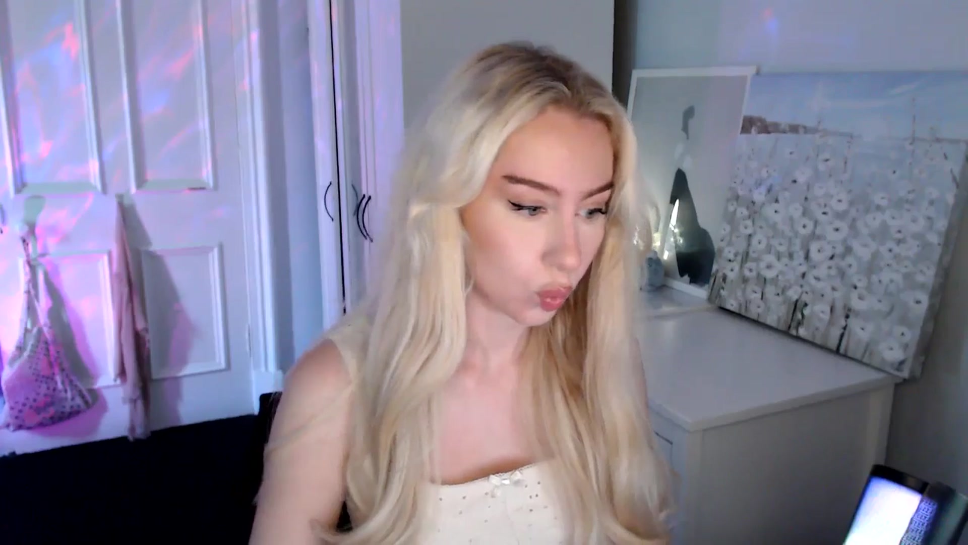 Gallery image thumbnail from British_Cutie's myfreecams stream on, 08/14/2025, 13:11 image 4 of 20