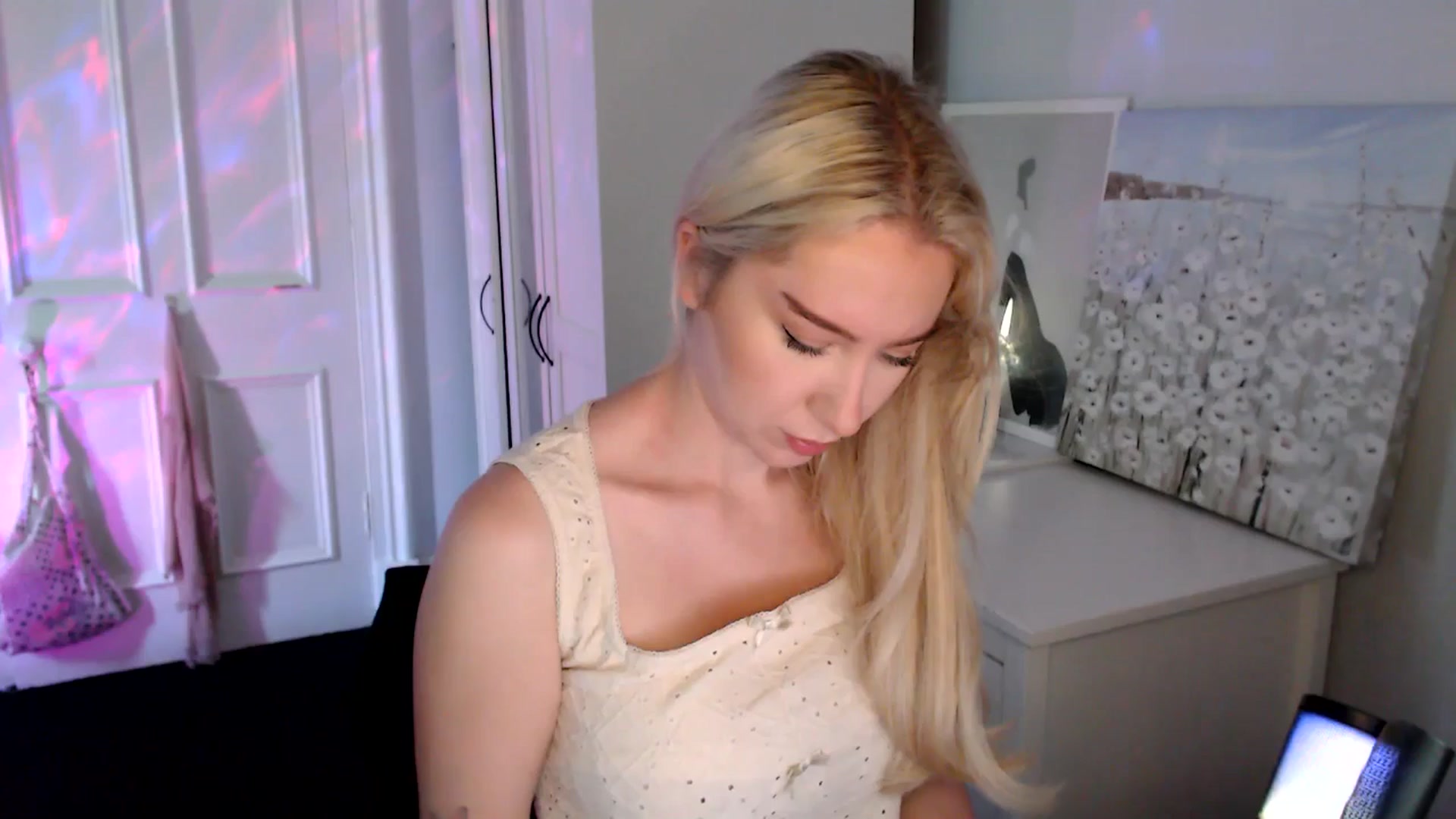Gallery image thumbnail from British_Cutie's myfreecams stream on, 08/14/2025, 13:11 image 13 of 20