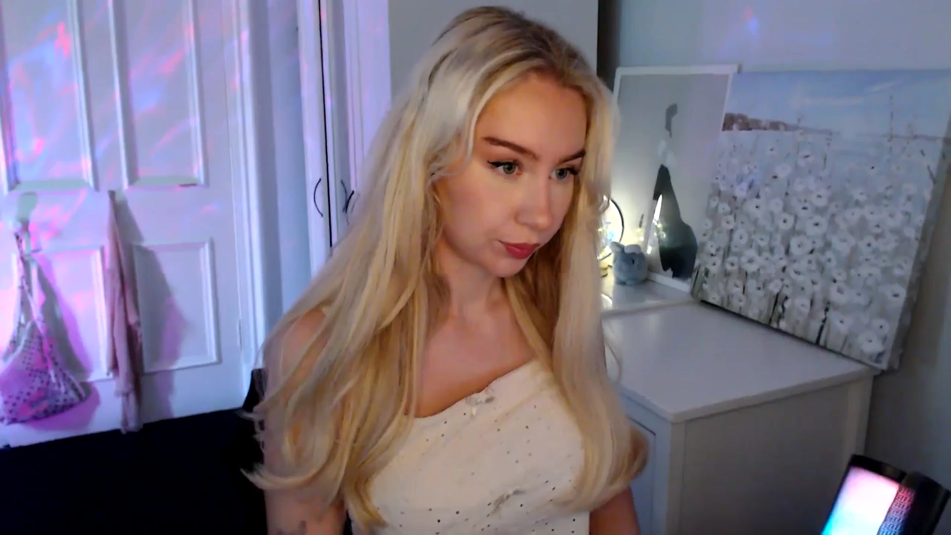 Gallery image thumbnail from British_Cutie's myfreecams stream on, 08/14/2025, 13:11 image 6 of 20