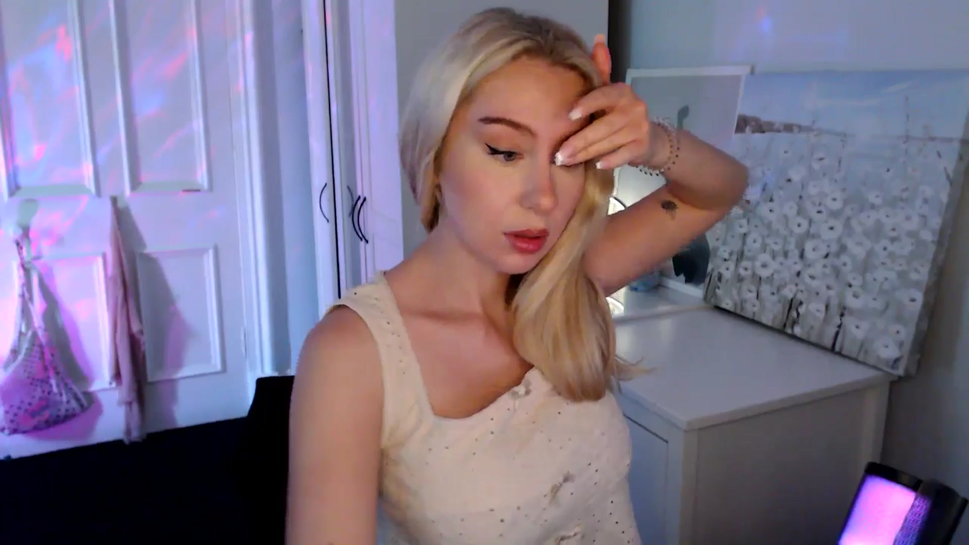 Gallery image thumbnail from British_Cutie's myfreecams stream on, 08/14/2025, 13:11 image 12 of 20