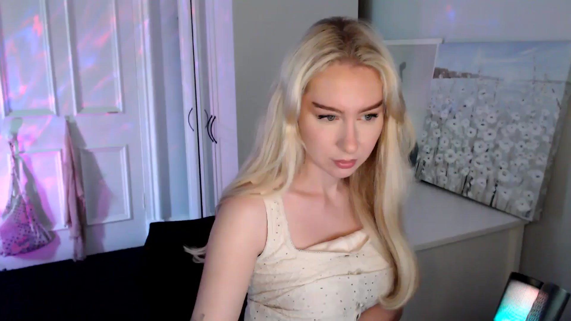 Gallery image thumbnail from British_Cutie's myfreecams stream on, 08/14/2025, 13:11 image 18 of 20