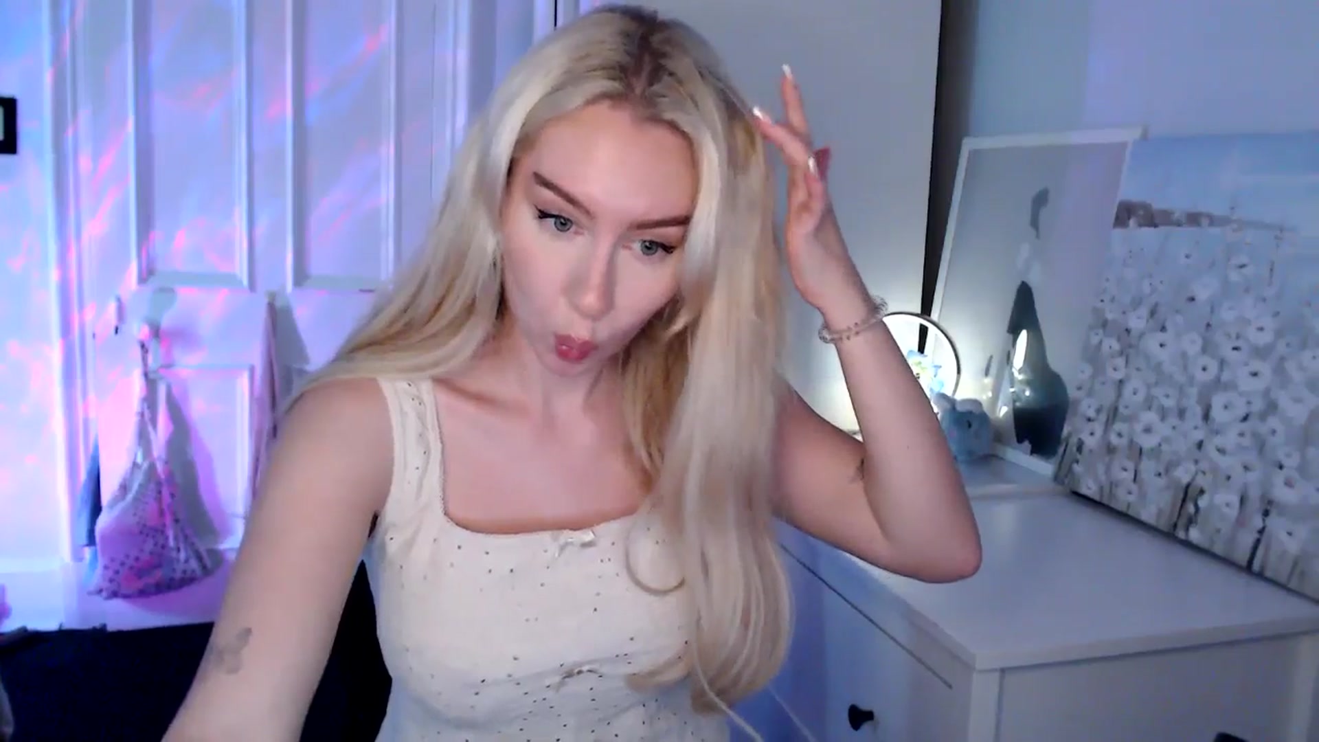 Gallery image thumbnail from British_Cutie's myfreecams stream on, 08/14/2025, 13:55 image 18 of 20