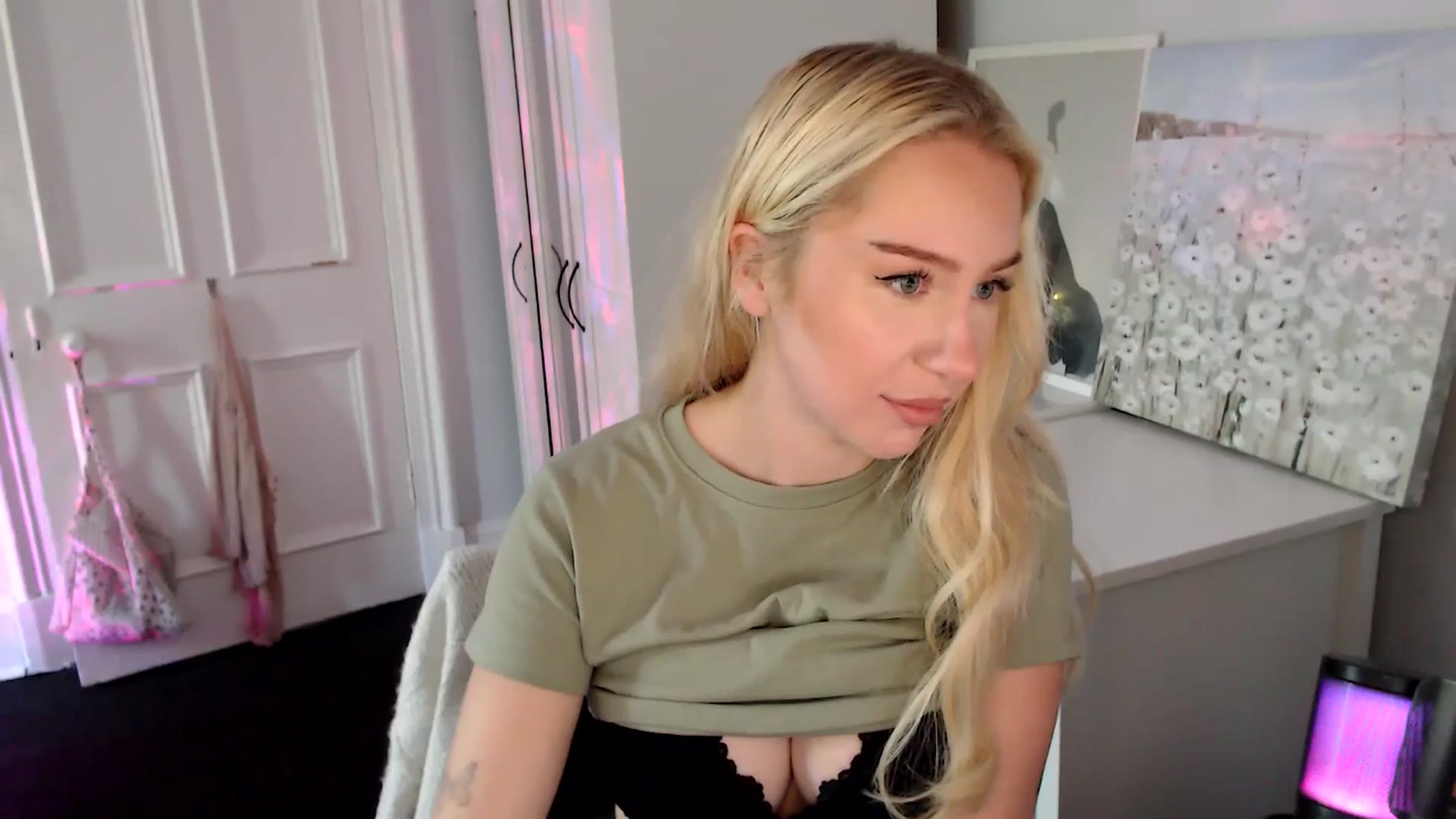 Gallery image thumbnail from British_Cutie's myfreecams stream on, 08/17/2025, 11:53 image 14 of 20