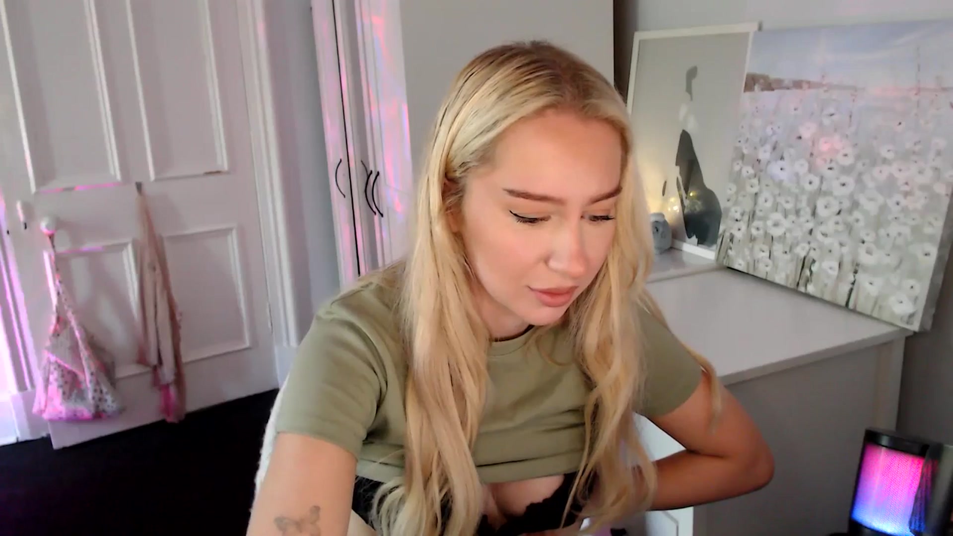 Gallery image thumbnail from British_Cutie's myfreecams stream on, 08/17/2025, 11:53 image 9 of 20