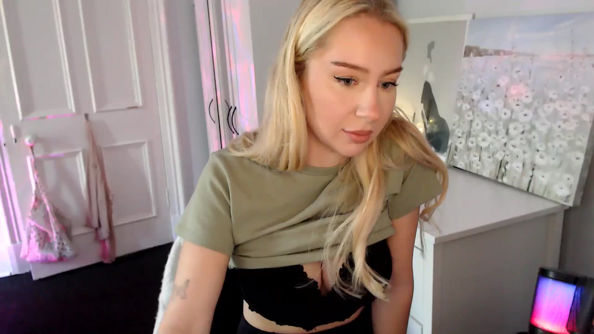 Gallery image thumbnail from British_Cutie's myfreecams stream on, 08/17/2025, 11:53 image 18 of 20