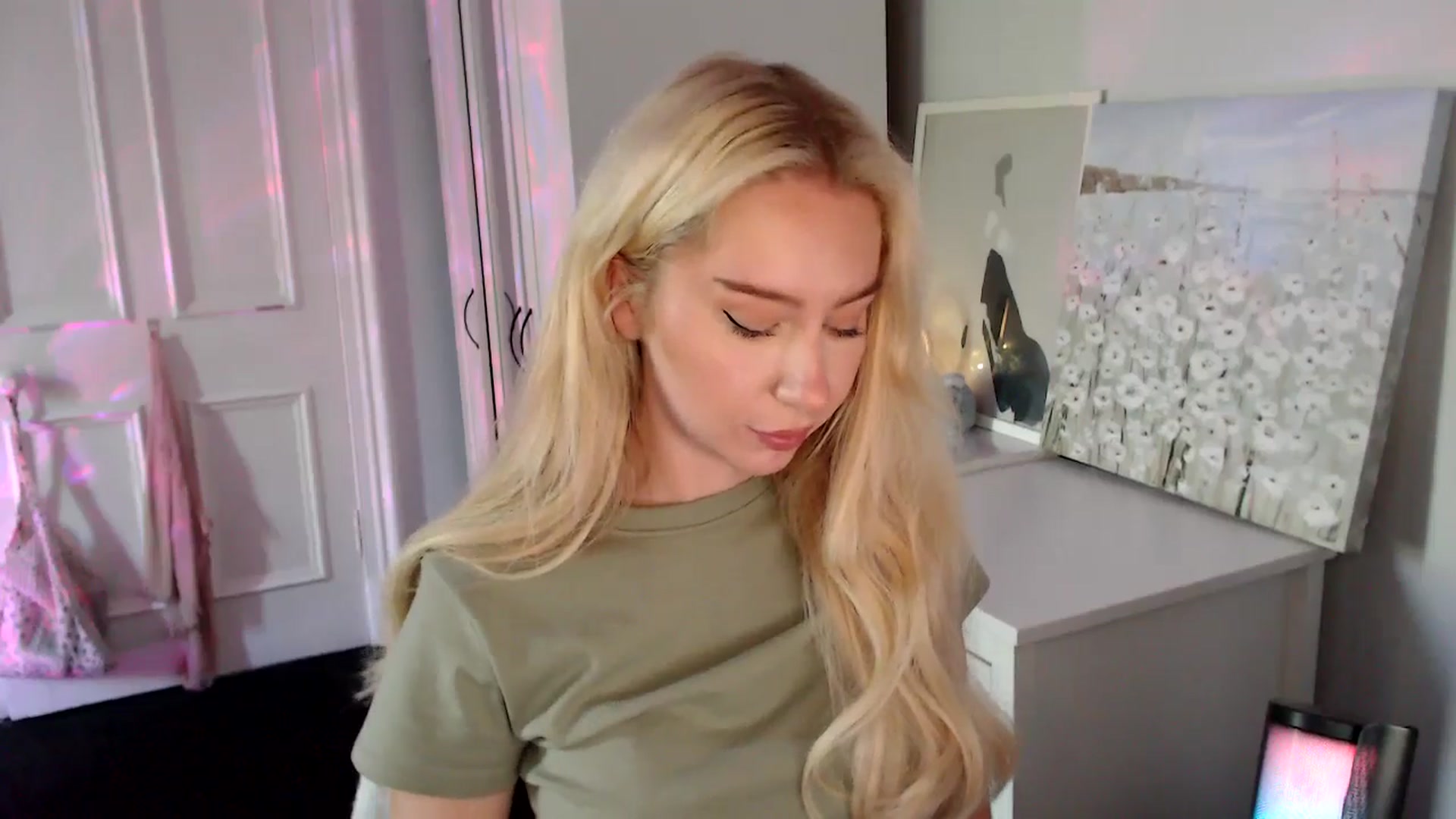 Gallery image thumbnail from British_Cutie's myfreecams stream on, 08/17/2025, 15:02 image 12 of 20