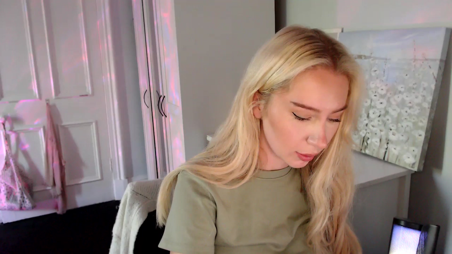 Gallery image thumbnail from British_Cutie's myfreecams stream on, 08/17/2025, 15:02 image 15 of 20