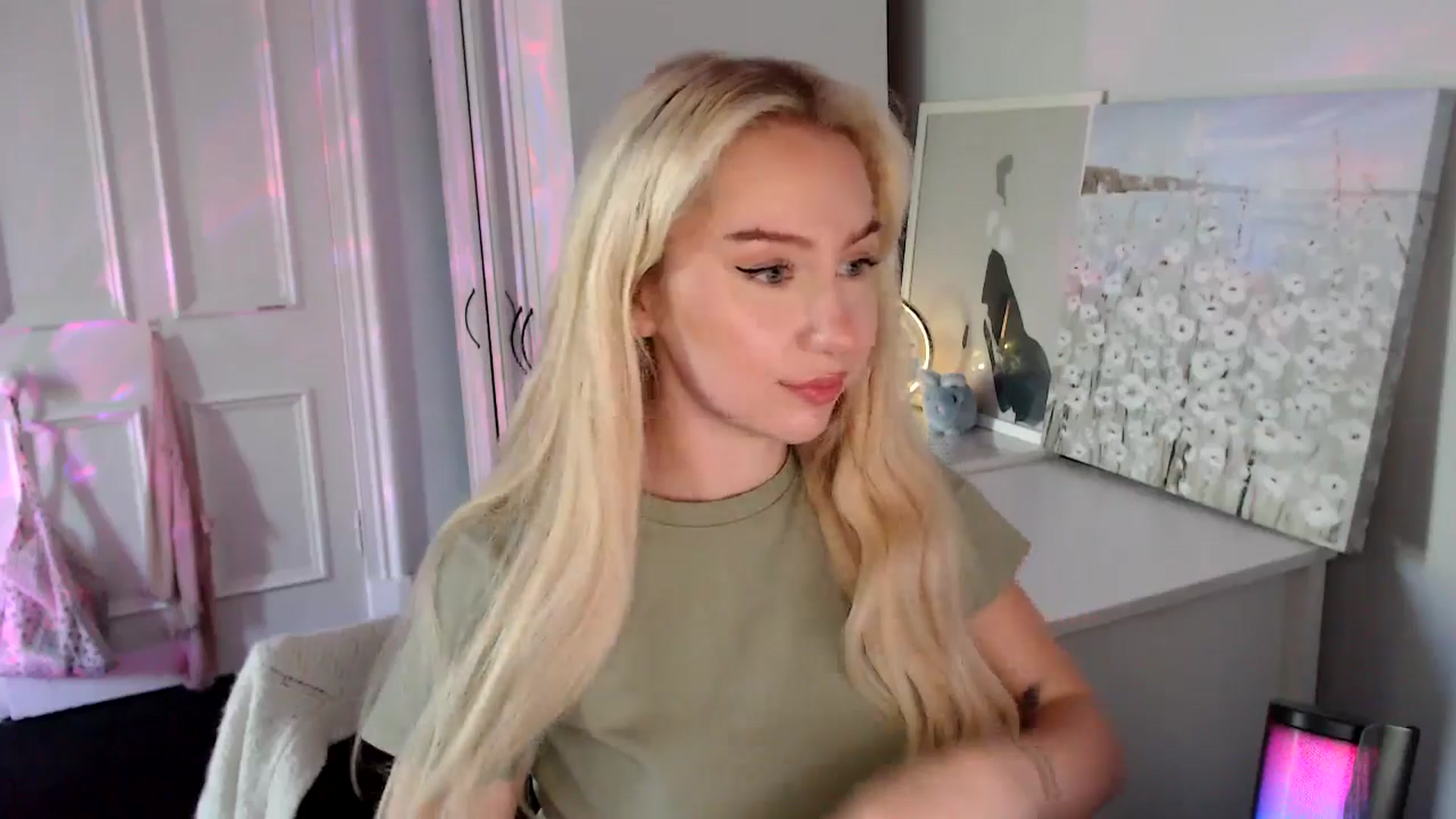 Gallery image thumbnail from British_Cutie's myfreecams stream on, 08/17/2025, 15:02 image 5 of 20