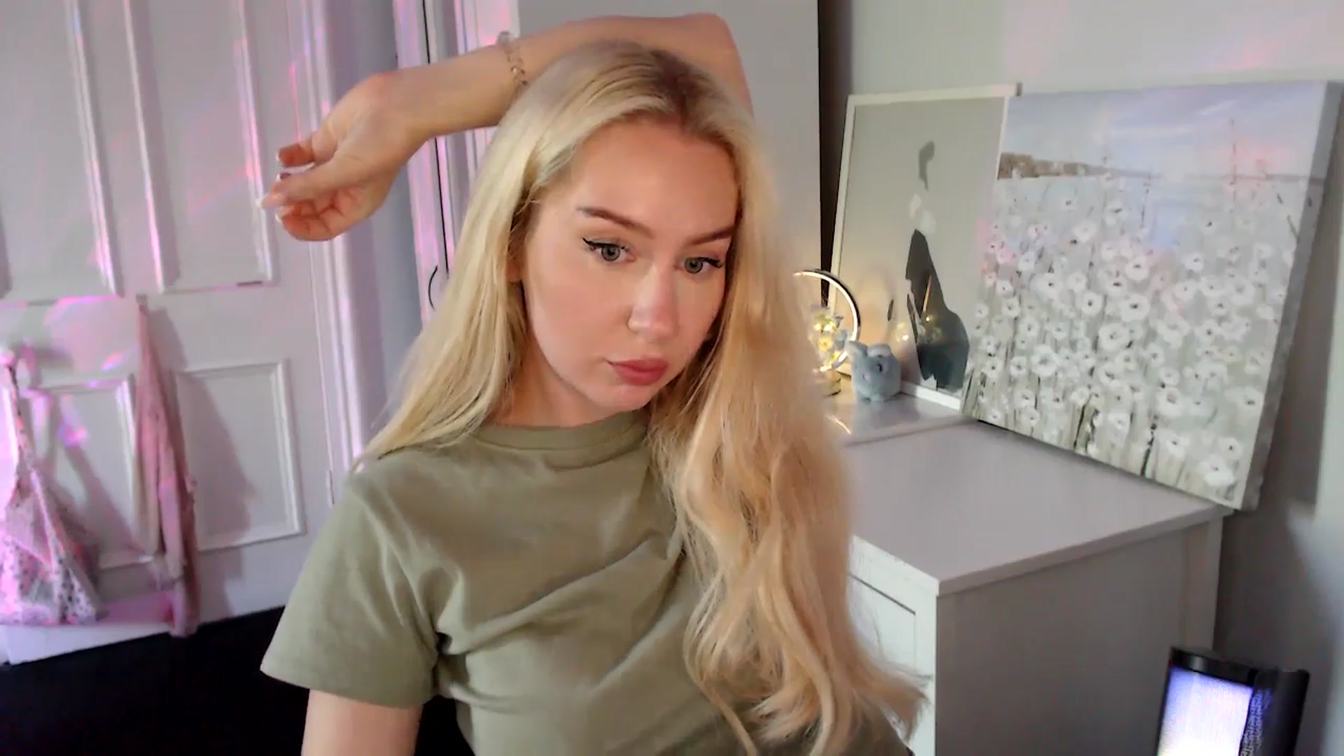 Gallery image thumbnail from British_Cutie's myfreecams stream on, 08/17/2025, 15:02 image 11 of 20