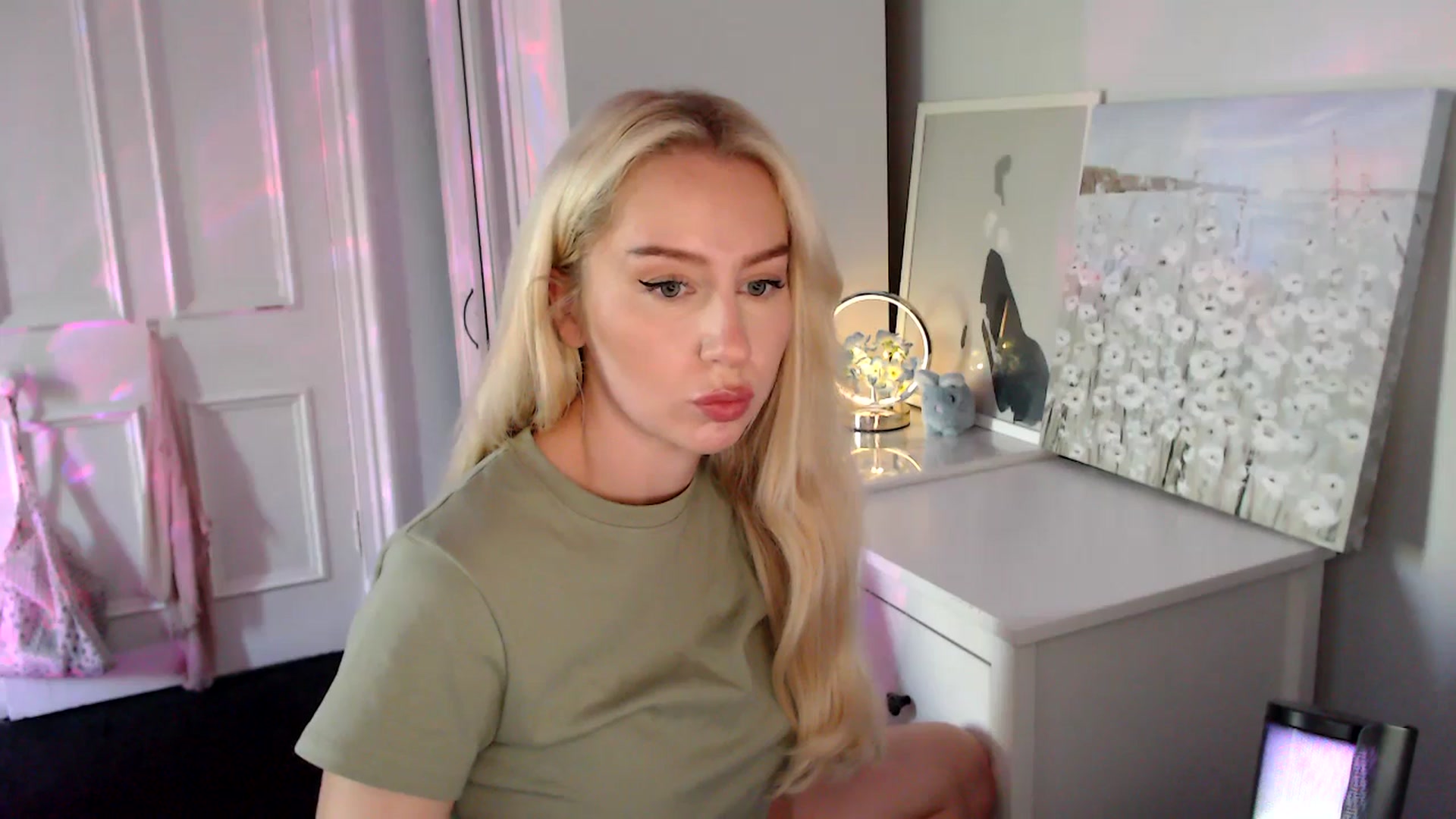 Gallery image thumbnail from British_Cutie's myfreecams stream on, 08/17/2025, 15:02 image 19 of 20