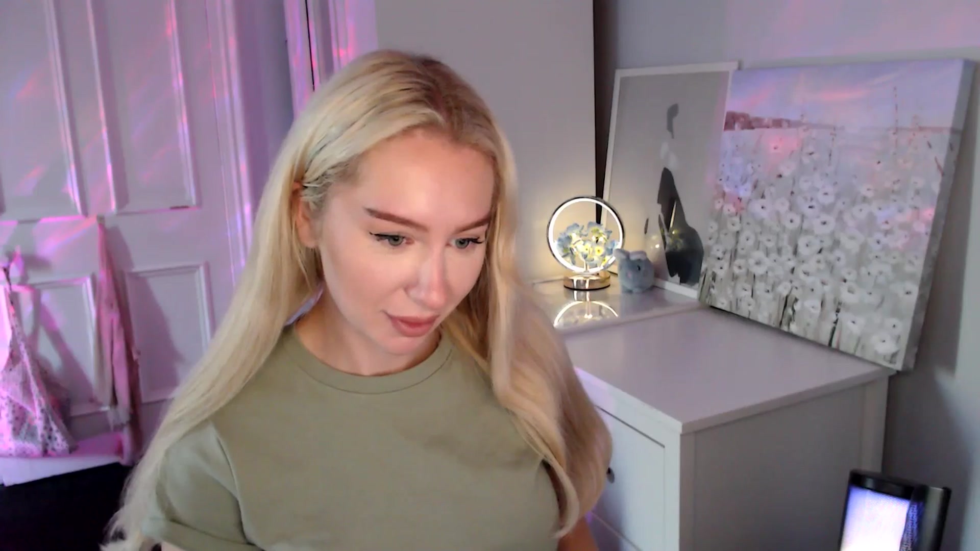 Gallery image thumbnail from British_Cutie's myfreecams stream on, 08/17/2025, 16:38 image 7 of 20
