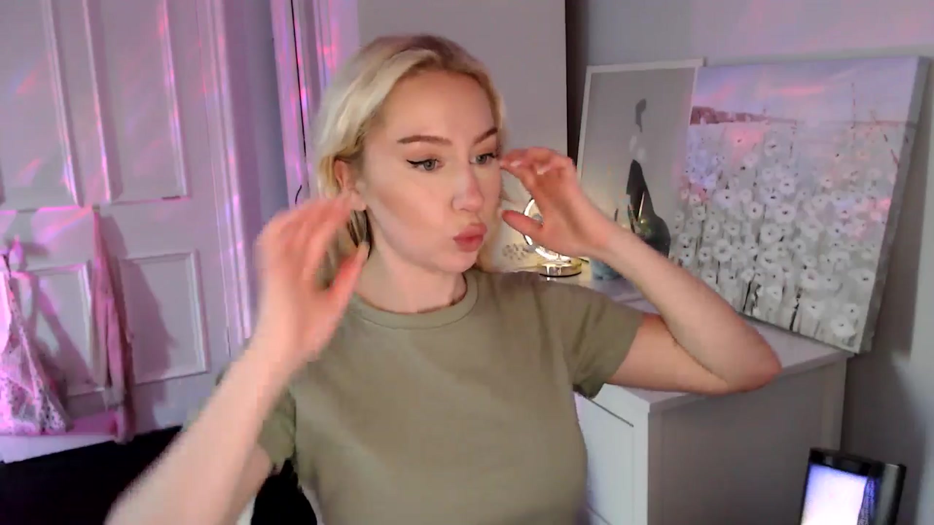 Gallery image thumbnail from British_Cutie's myfreecams stream on, 08/17/2025, 16:38 image 6 of 20