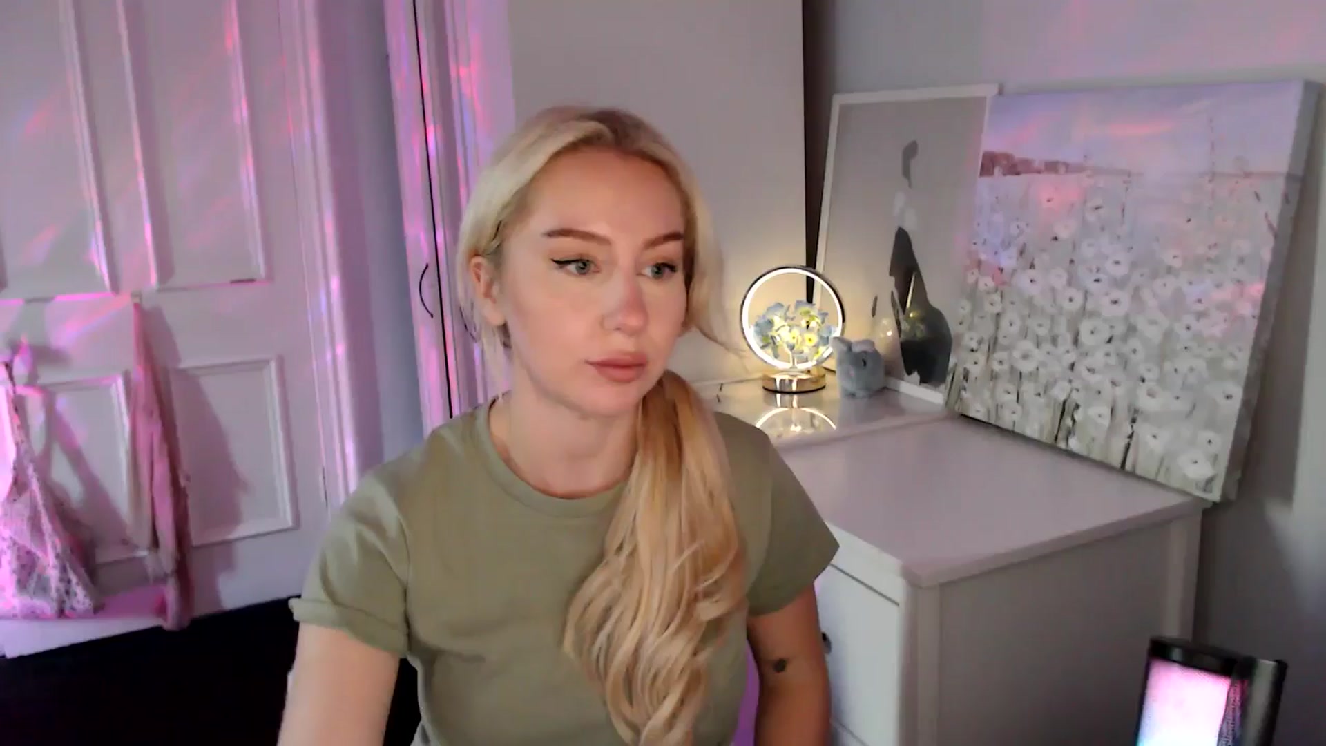 Gallery image thumbnail from British_Cutie's myfreecams stream on, 08/17/2025, 16:38 image 1 of 20