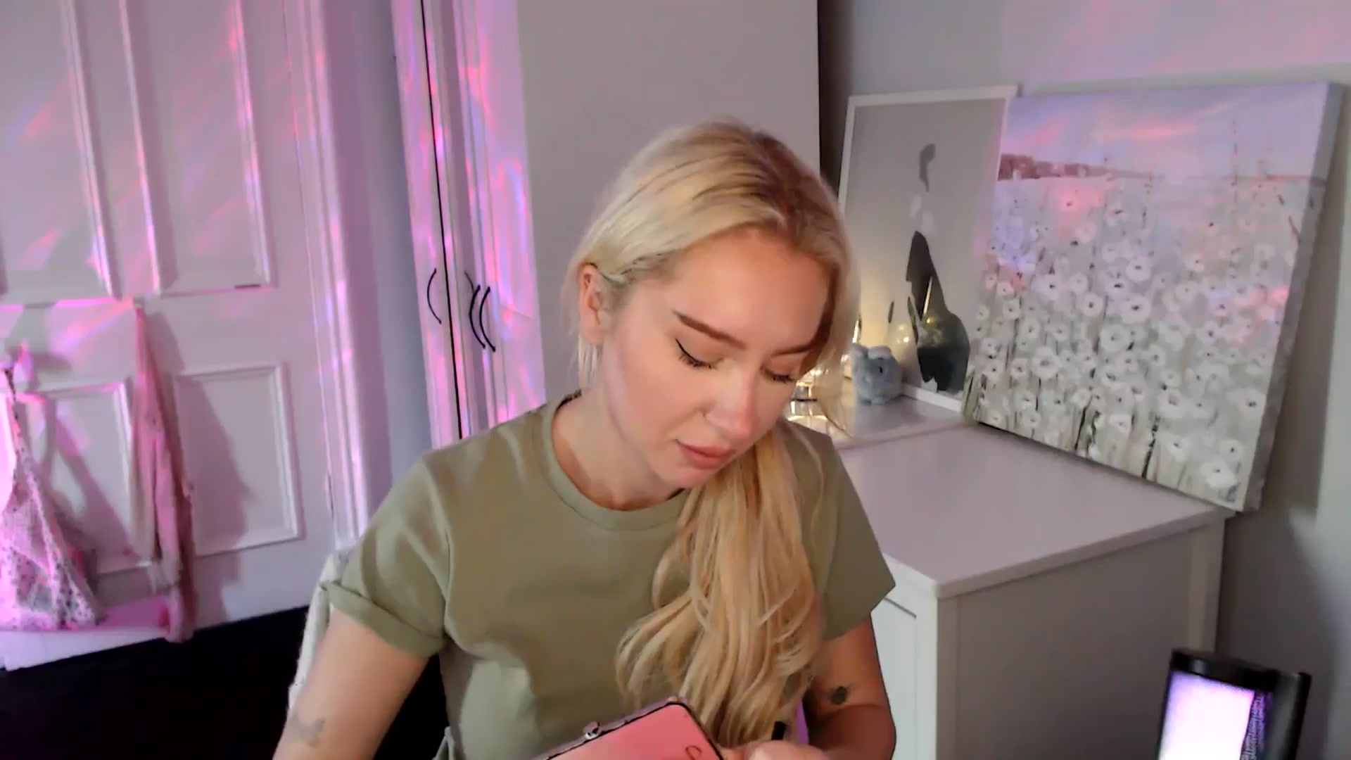 Gallery image thumbnail from British_Cutie's myfreecams stream on, 08/17/2025, 16:38 image 2 of 20