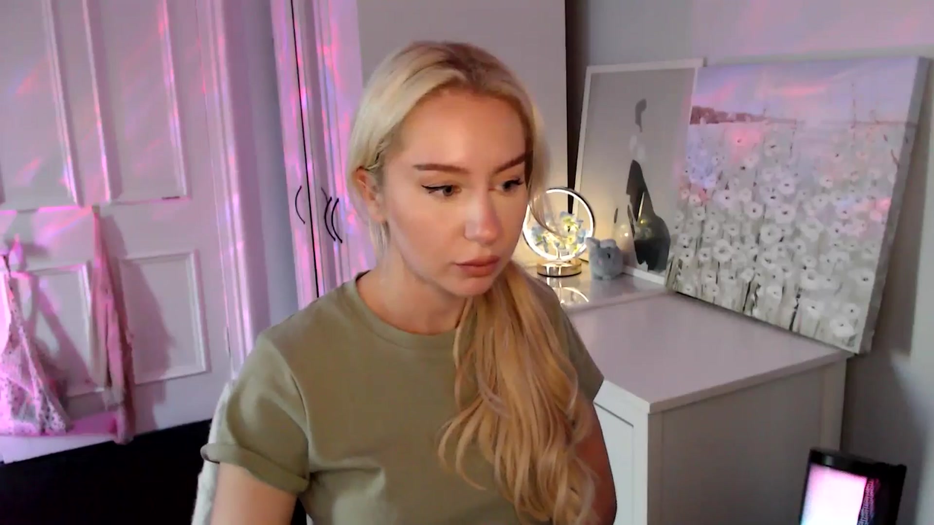 Gallery image thumbnail from British_Cutie's myfreecams stream on, 08/17/2025, 16:38 image 3 of 20