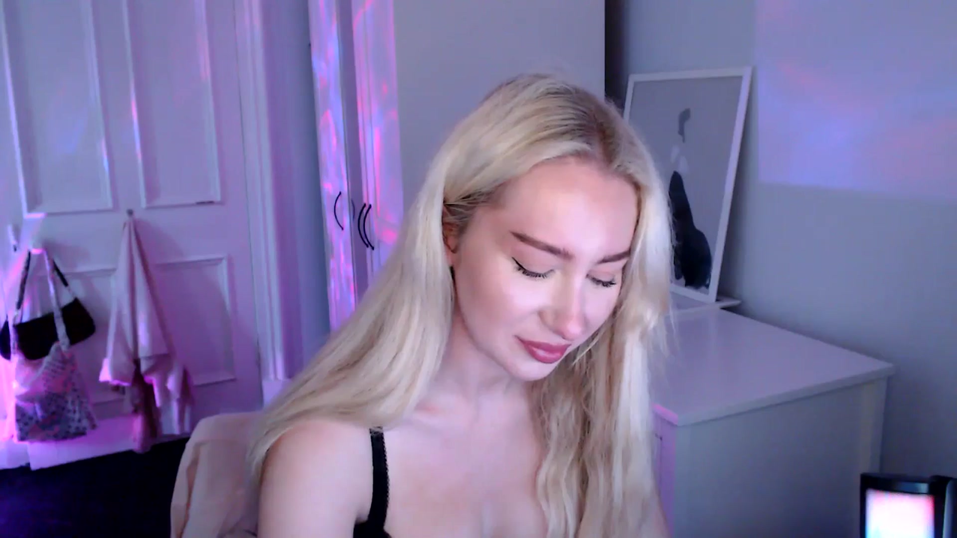 Gallery image thumbnail from British_Cutie's myfreecams stream on, 08/24/2025, 12:01 image 6 of 20