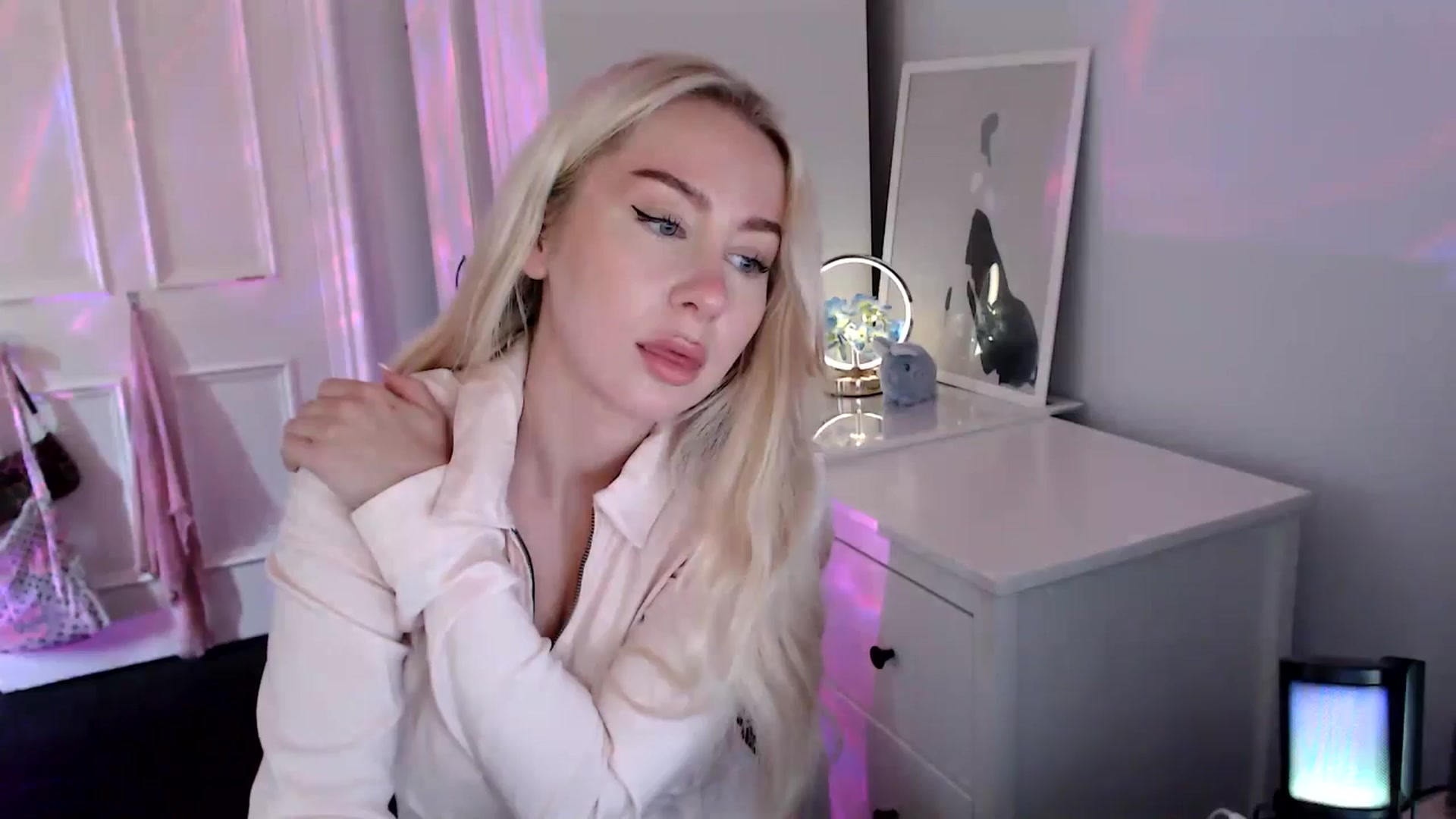Gallery image thumbnail from British_Cutie's myfreecams stream on, 08/24/2025, 16:36 image 15 of 20