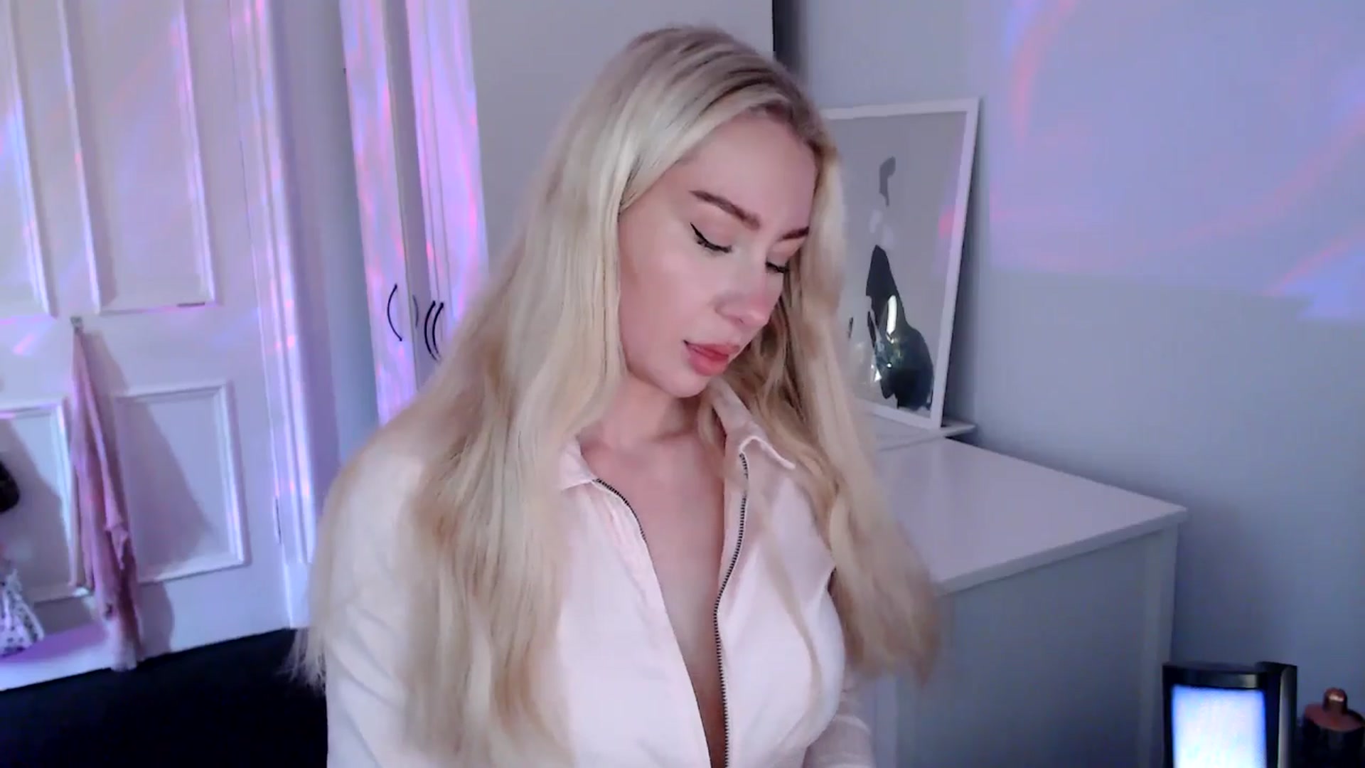 Gallery image thumbnail from British_Cutie's myfreecams stream on, 08/24/2025, 16:36 image 17 of 20