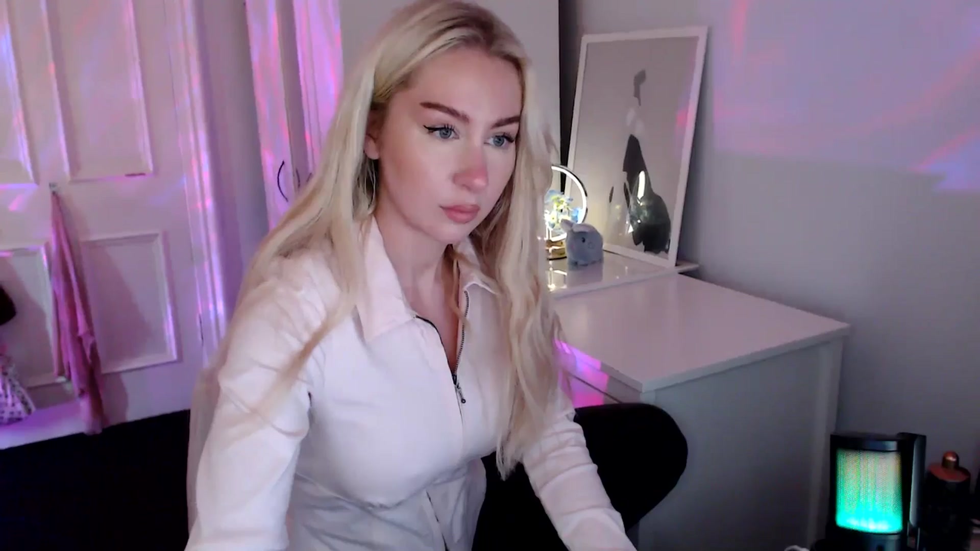 Gallery image thumbnail from British_Cutie's myfreecams stream on, 08/24/2025, 16:36 image 6 of 20