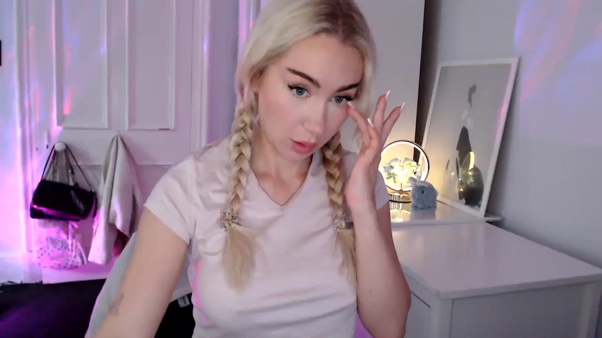 Gallery image thumbnail from British_Cutie's myfreecams stream on, 08/27/2025, 10:10 image 9 of 20