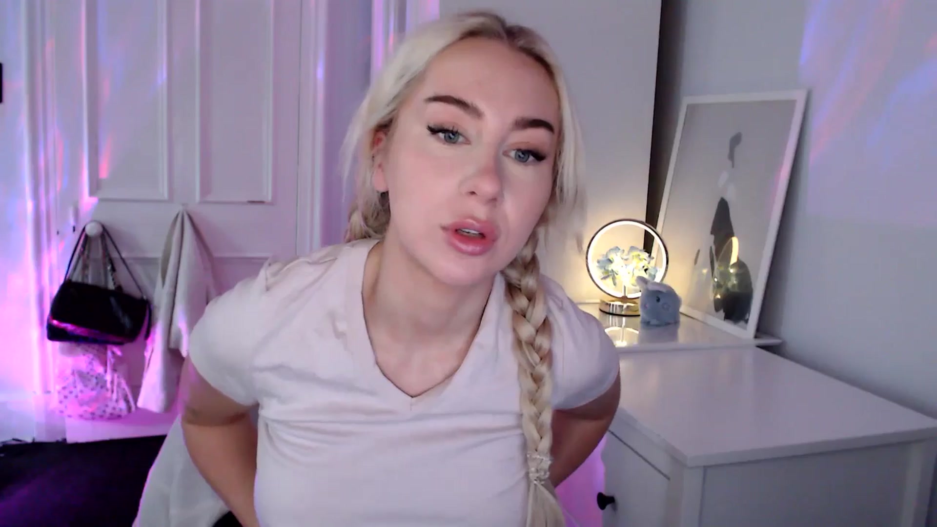Gallery image thumbnail from British_Cutie's myfreecams stream on, 08/27/2025, 10:10 image 7 of 20