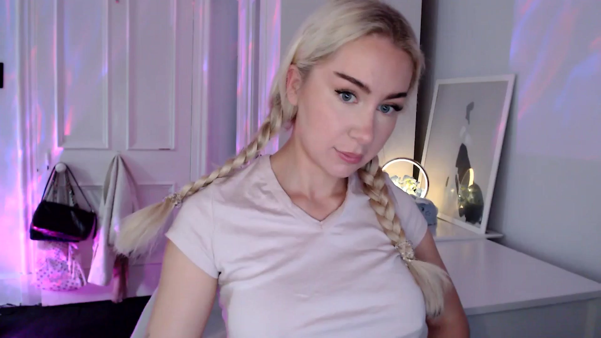Gallery image thumbnail from British_Cutie's myfreecams stream on, 08/27/2025, 10:10 image 13 of 20