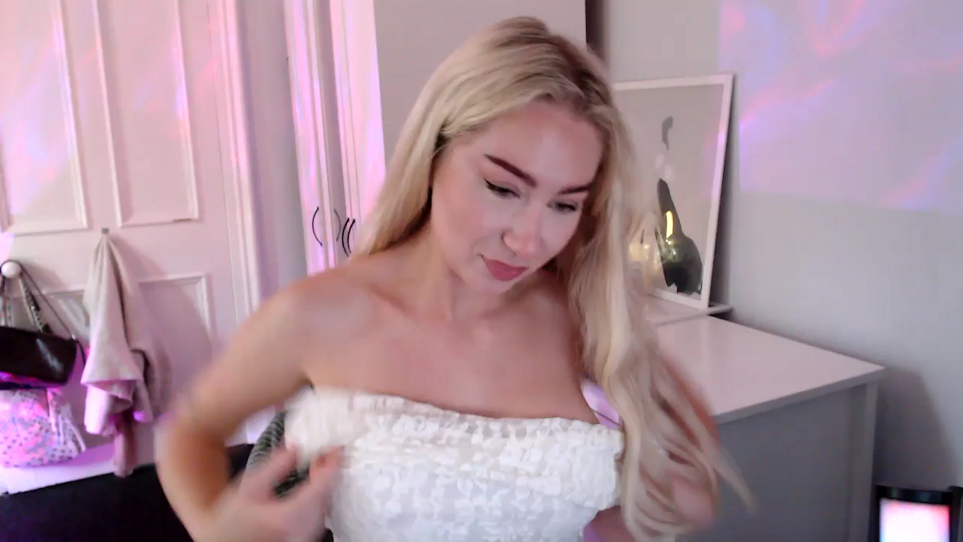 Gallery image thumbnail from British_Cutie's myfreecams stream on, 08/28/2025, 10:33 image 15 of 20