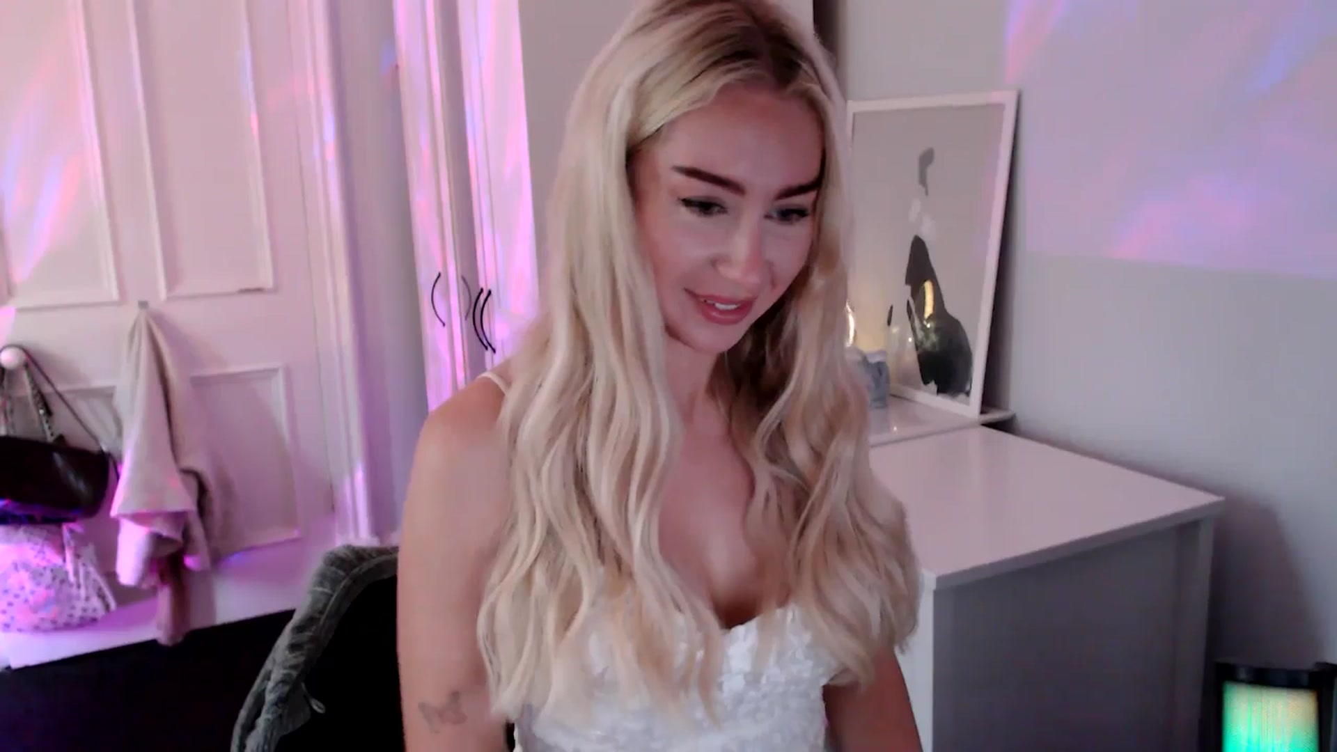 Gallery image thumbnail from British_Cutie's myfreecams stream on, 08/28/2025, 13:33 image 10 of 20