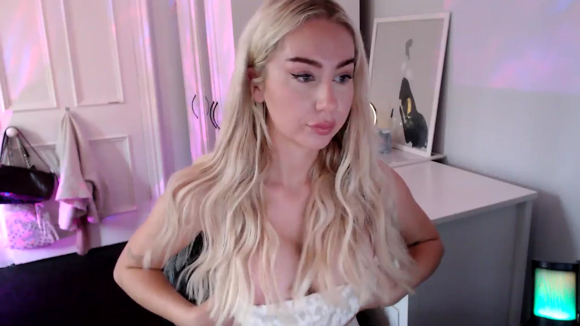 Gallery image thumbnail from British_Cutie's myfreecams stream on, 08/28/2025, 13:33 image 18 of 20