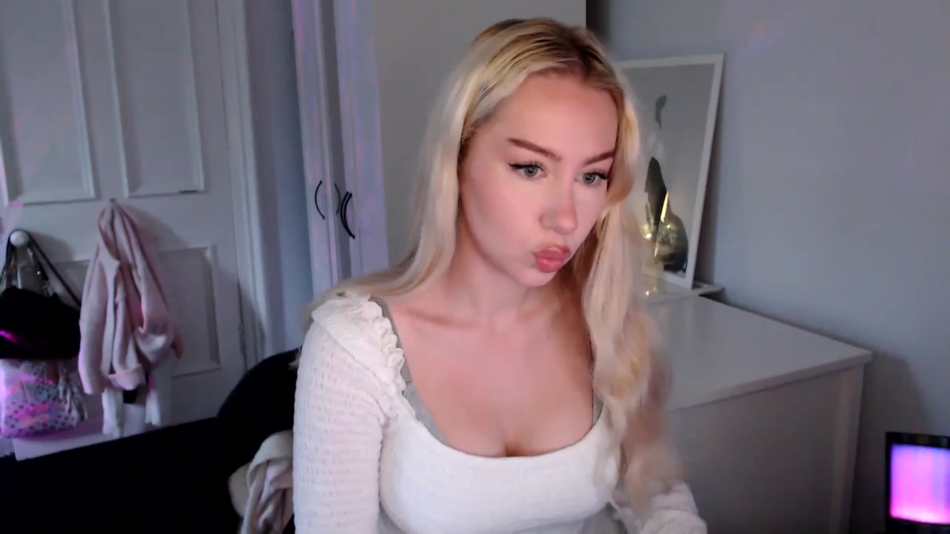 Gallery image thumbnail from British_Cutie's myfreecams stream on, 09/01/2025, 08:16 image 2 of 20