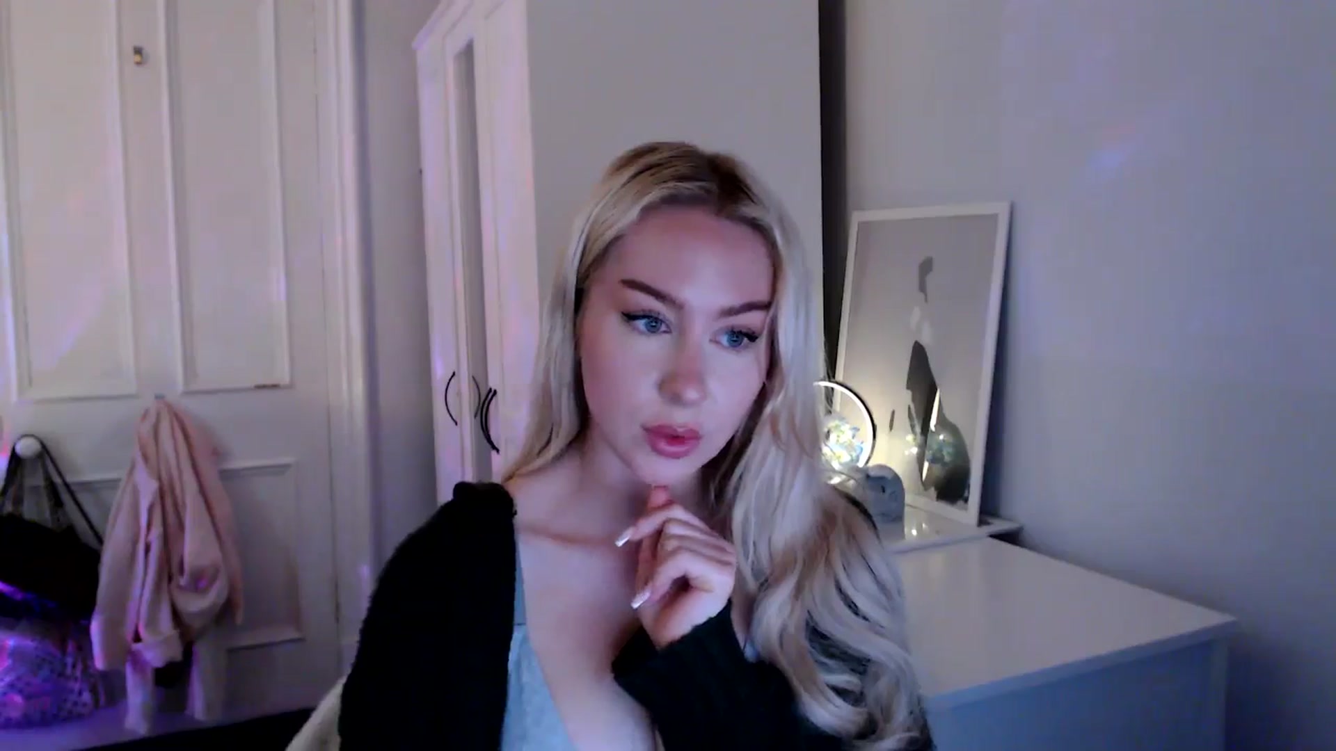 Gallery image thumbnail from British_Cutie's myfreecams stream on, 09/01/2025, 09:40 image 12 of 20