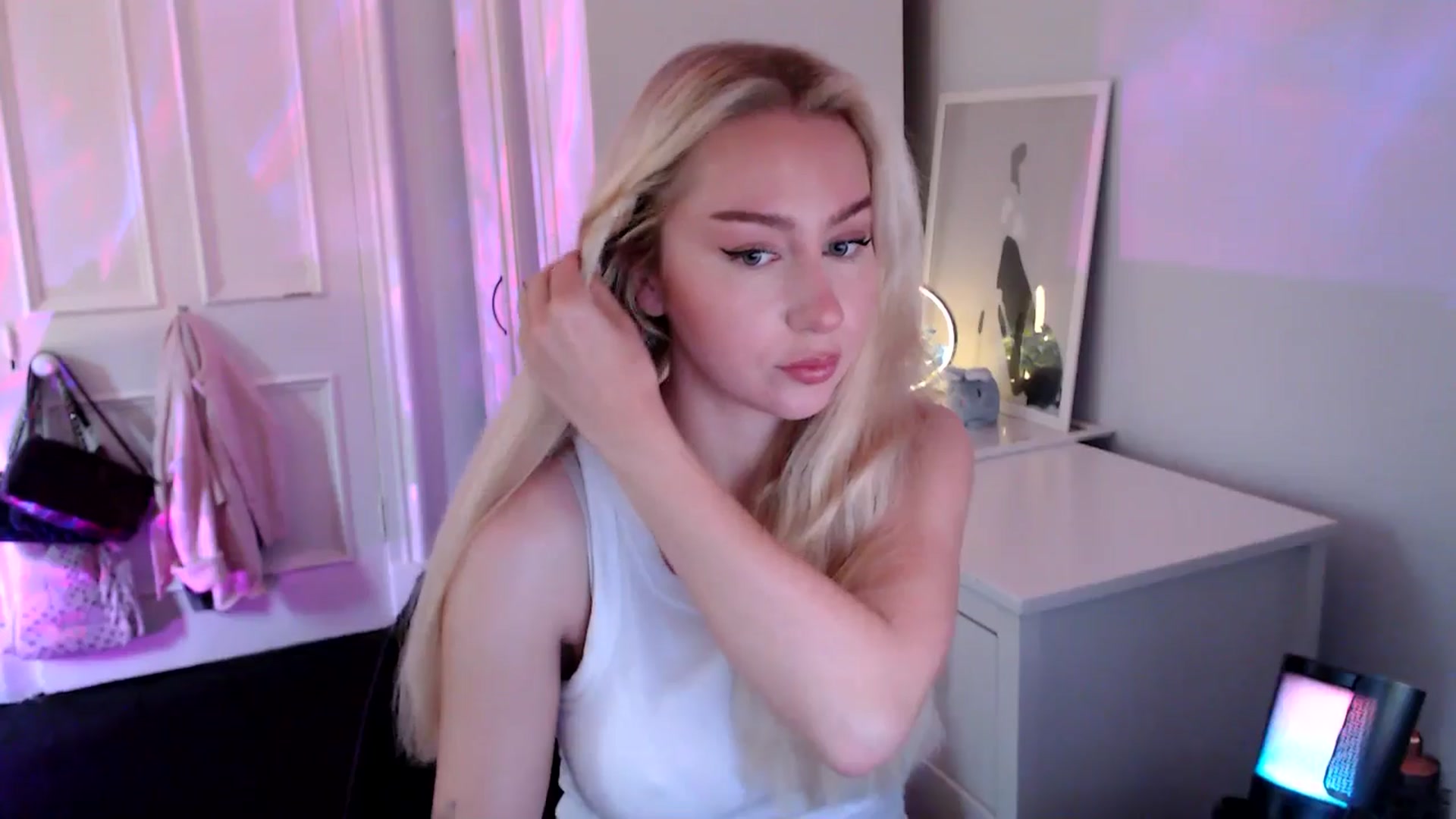 Gallery image thumbnail from British_Cutie's myfreecams stream on, 09/03/2025, 10:27 image 14 of 20