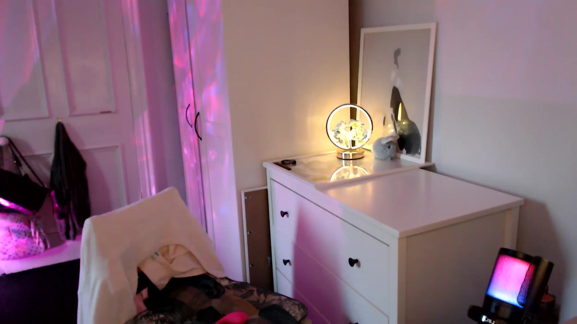 Gallery image thumbnail from British_Cutie's myfreecams stream on, 09/04/2025, 19:26 image 15 of 20